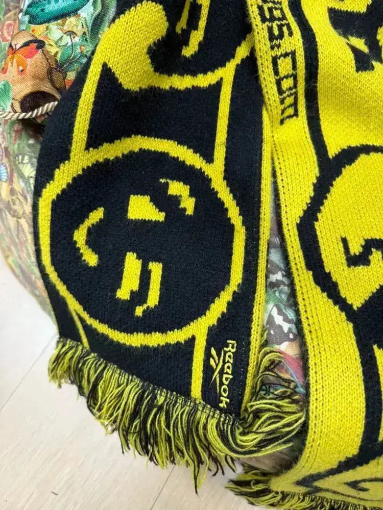 Reebok Vetements x Reebok Smile Face Scarf-2505 Size ONE SIZE - 3 Thumbnail