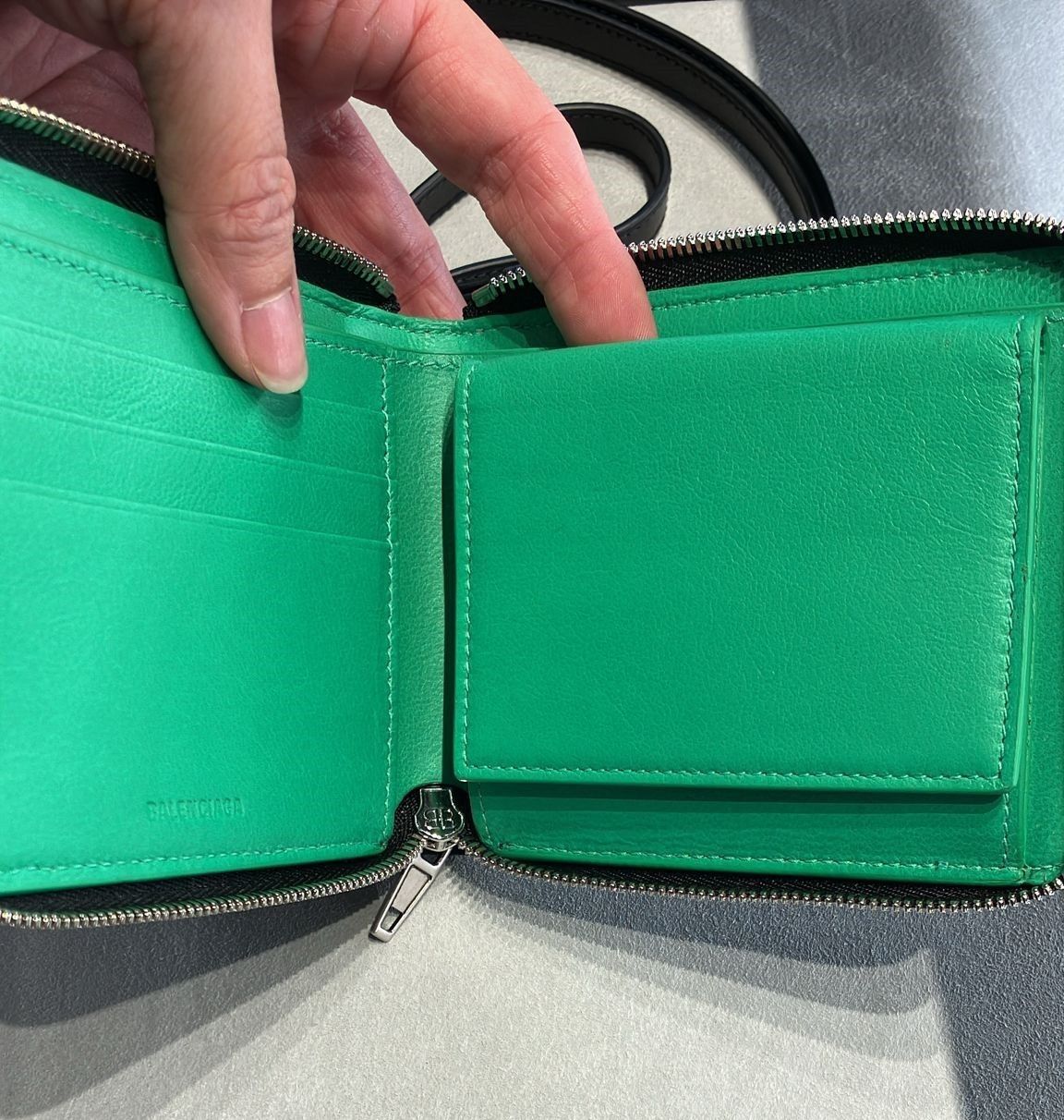 Balenciaga o1bcso1str1024 Size: OS / Essential Small Wallet Strap Black Size ONE SIZE - 2 Thumbnail