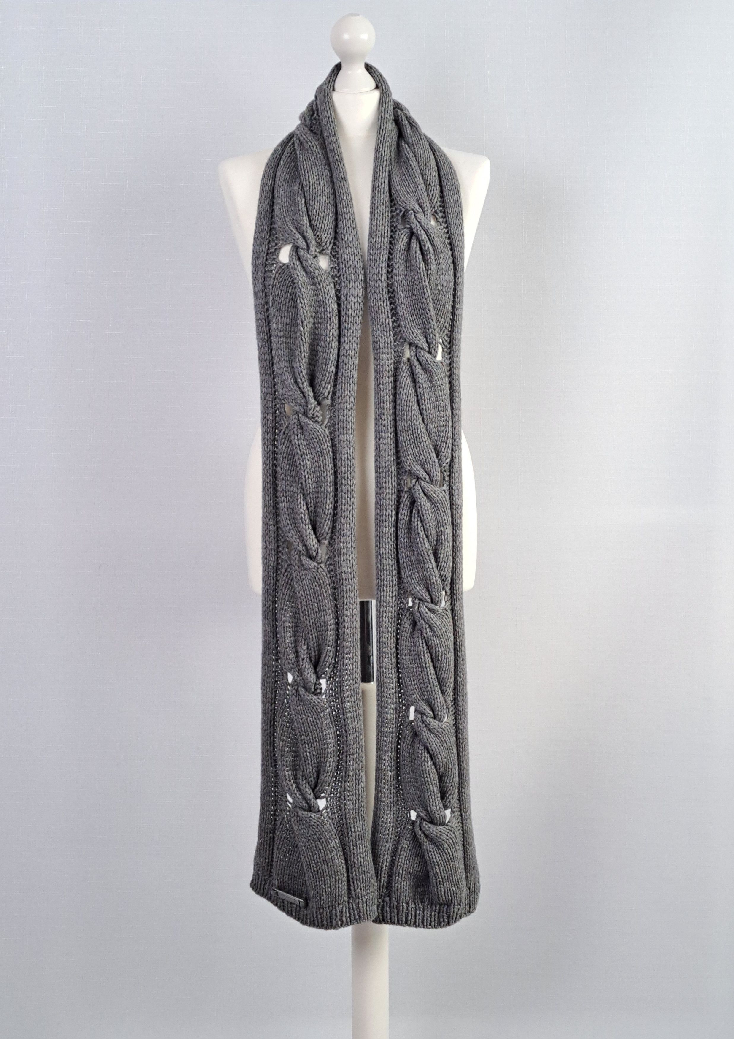 Burberry BURBERRY cable knit wool/cashmere long scarf. Size ONE SIZE - 2 Thumbnail