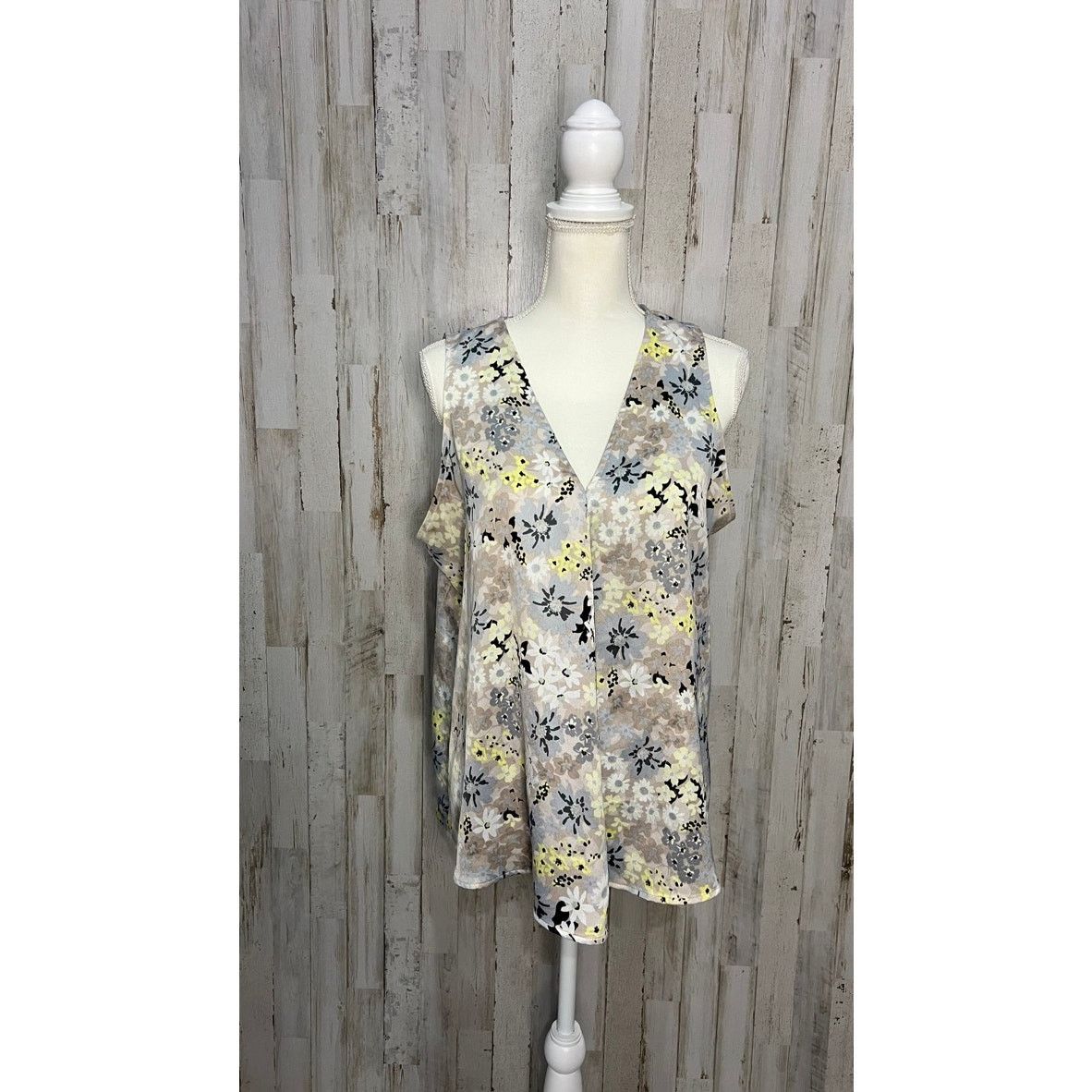Calvin Klein Calvin Klein Women's Floral V-Neck Sleeveless Blouse Size XL Size XL / US 12-14 / IT 48-50 - 2 Thumbnail