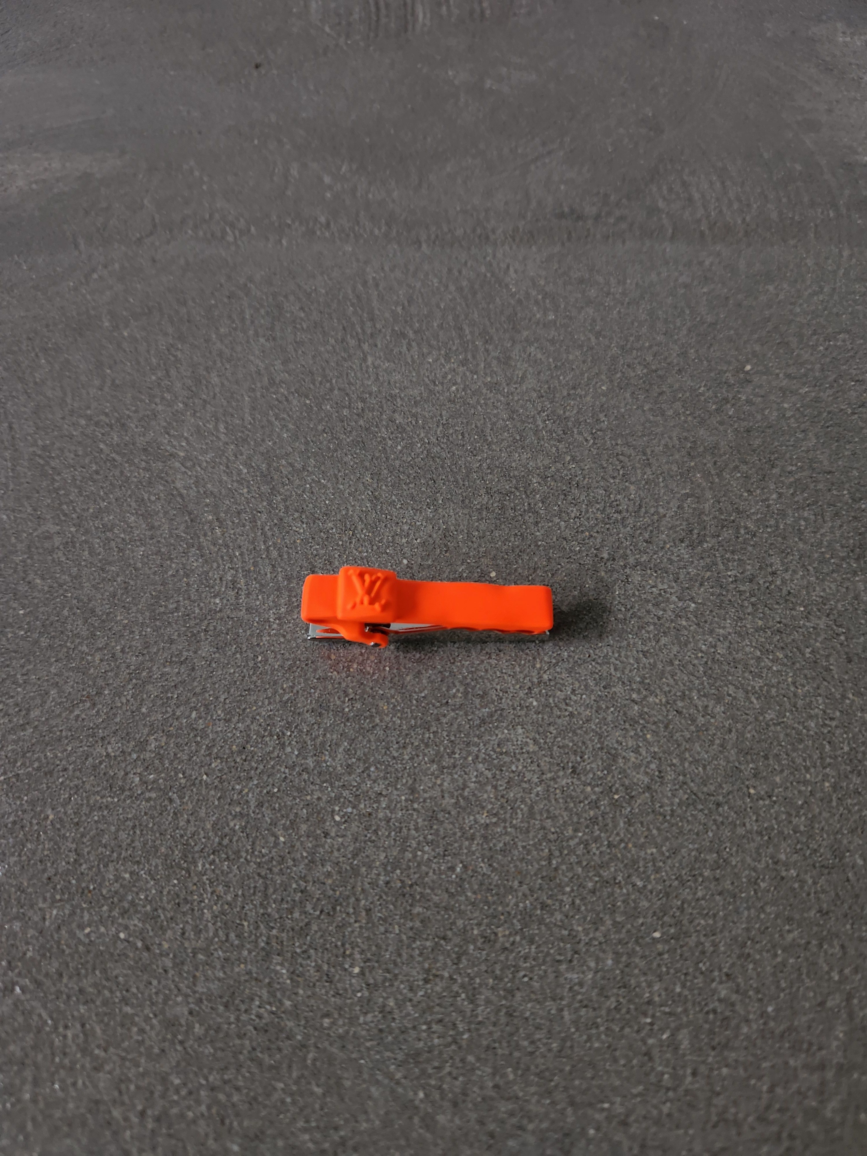 Louis Vuitton LV orange staff tie clip pin Size ONE SIZE - 1 Thumbnail