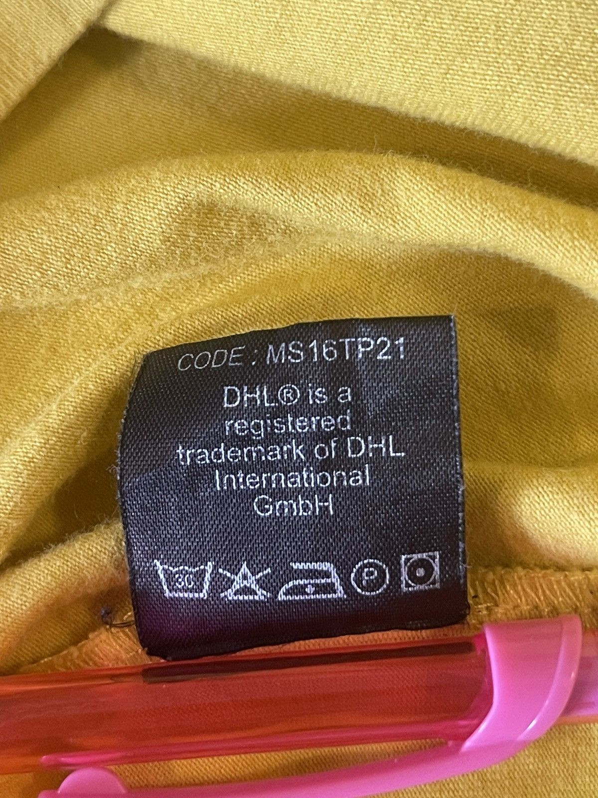 Vetements Vetements DHL Short Sleeve Runway Tshirt Size US M / EU 48-50 / 2 - 8 Thumbnail