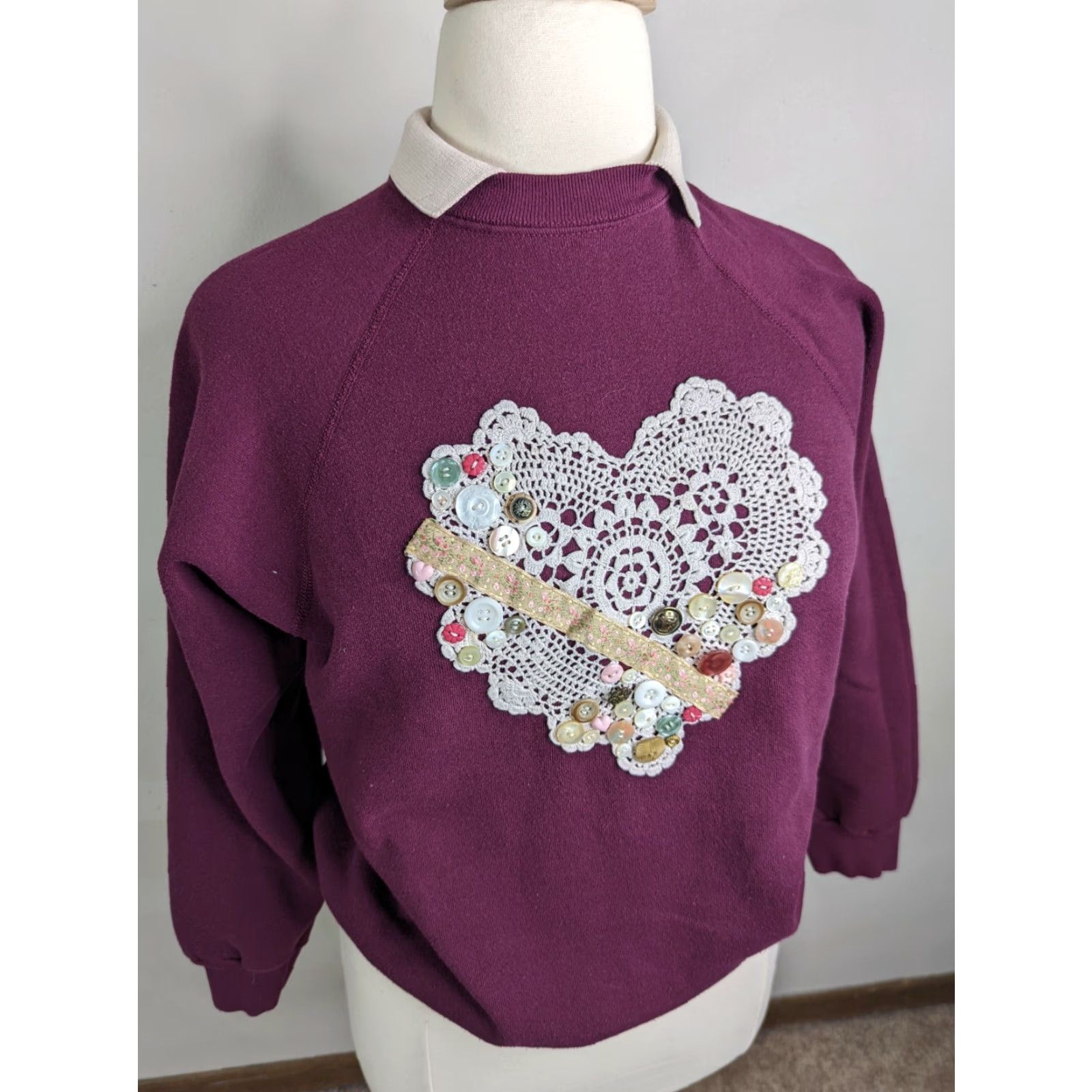 Vintage VINTAGE 90s Raglan XL Collared Sweatshirt Hearts Button Lace USA Made Grandma Size XL / US 12-14 / IT 48-50 - 4 Thumbnail