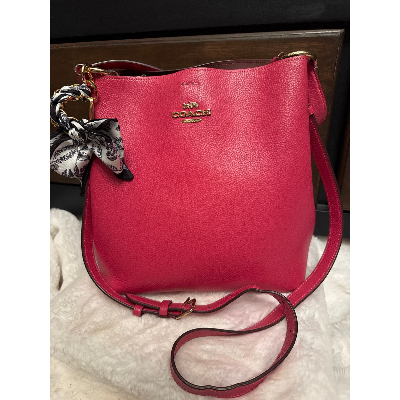 Coach Dark Pink Strawberry Coach Bucket bag Size ONE SIZE - 13 Thumbnail