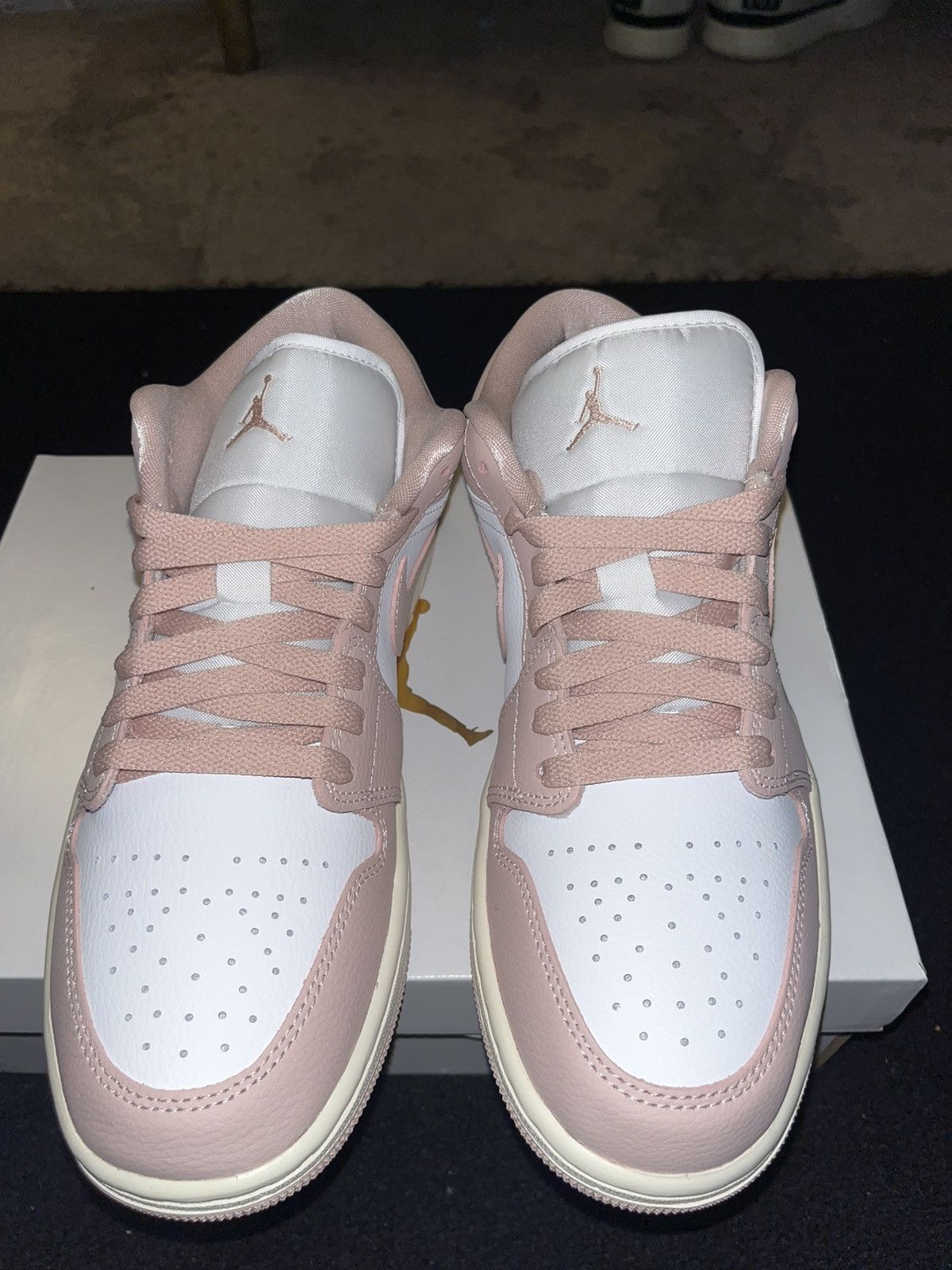 Jordan Brand Jordan 1 low pink/white 8M/9.5W Size US 7.5 / EU 40-41 - 3 Thumbnail