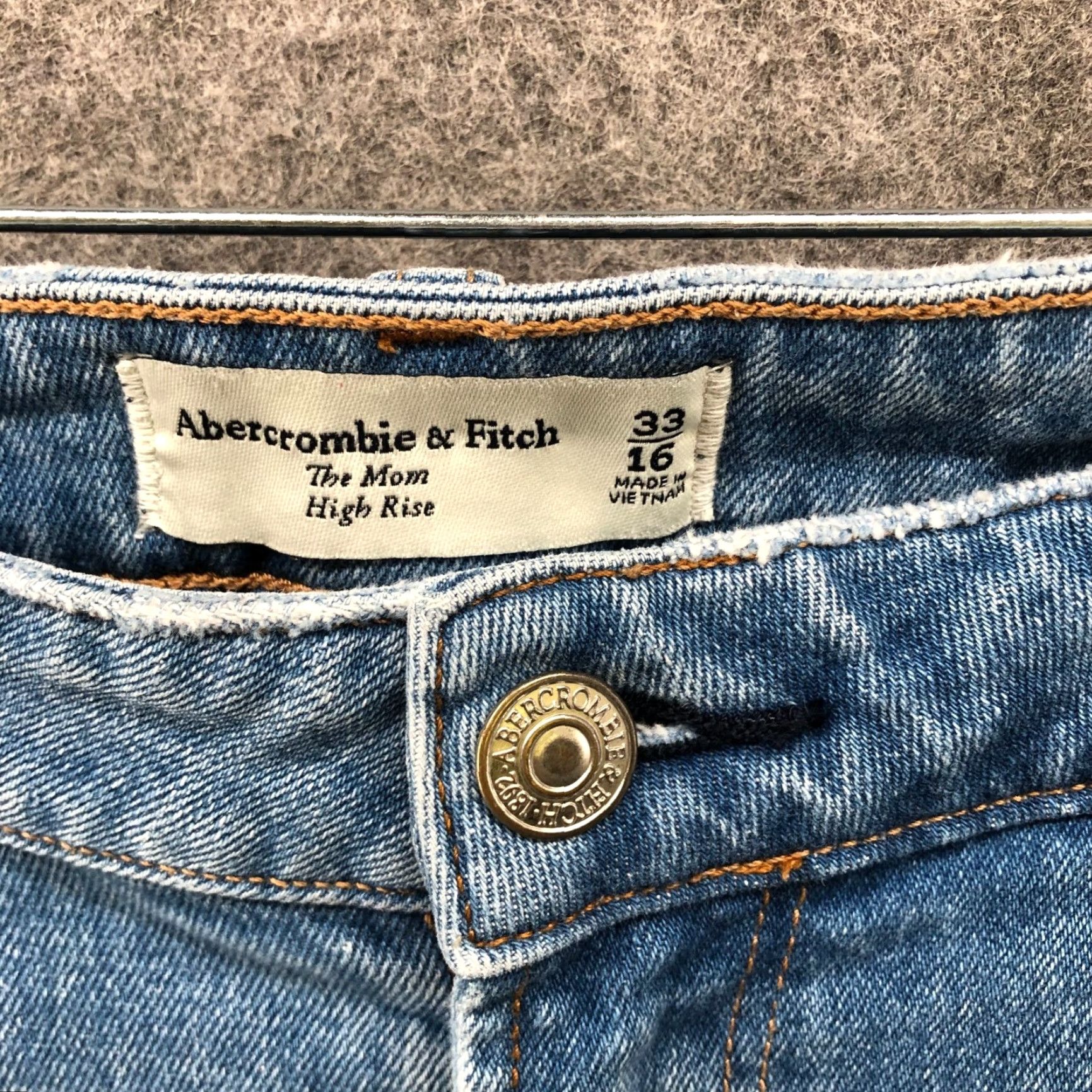Abercrombie & Fitch Abercrombie & Fitch The Mom High Rise Jean Womens 16 Light Wash Blue Denim 5-Pocket Inseam 27 in Vintage: No Size 38" / US 16 / IT 52 - 5 Thumbnail