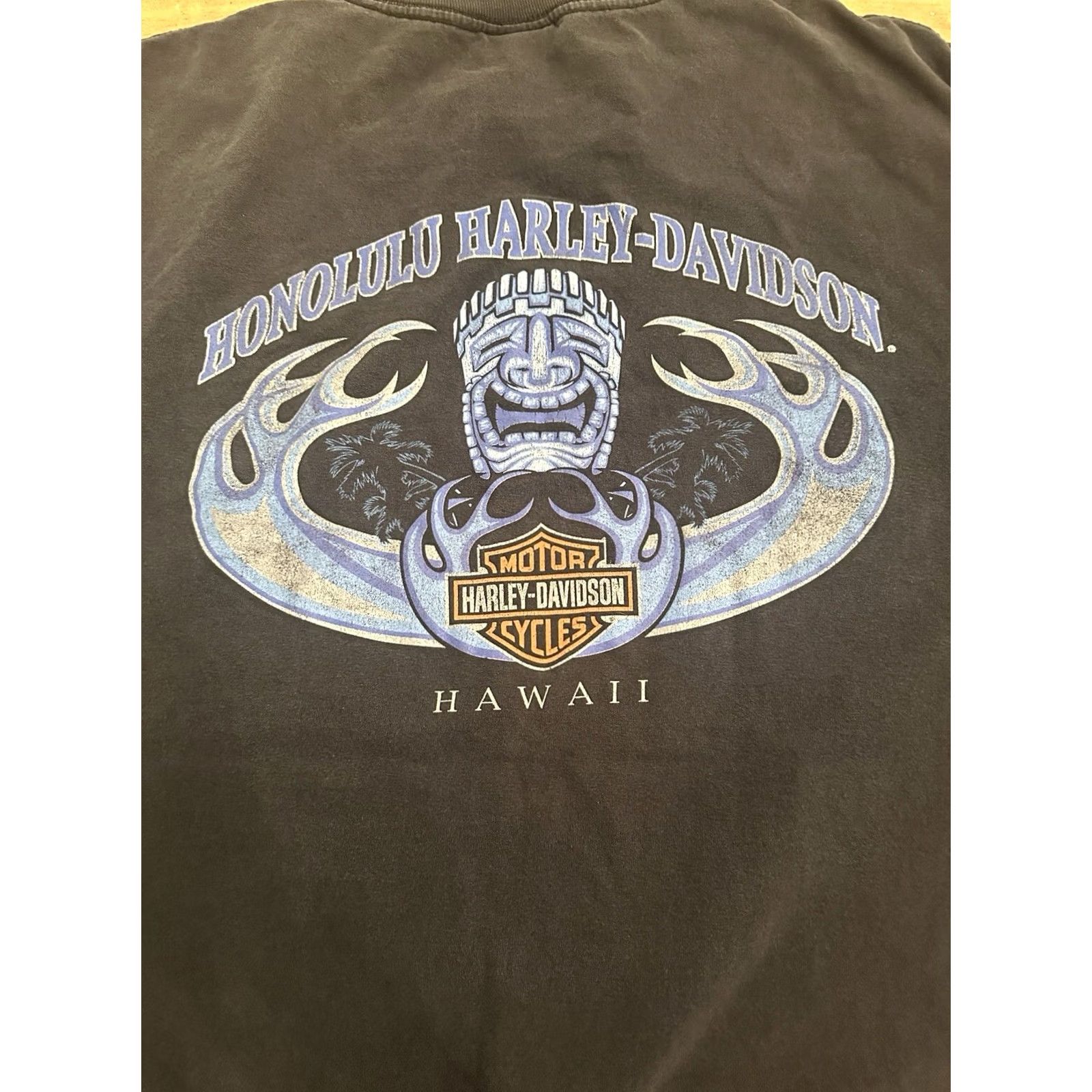 Harley Davidson VINTAGE Harley-Davidson T-Shirt Black 2XL Honolulu Hawaii Flames Waves Distressed Graphic Print Mens Short Sleeve 90s Biker Motorcycle Size US XXL / EU 58 / 5 - 2 Thumbnail
