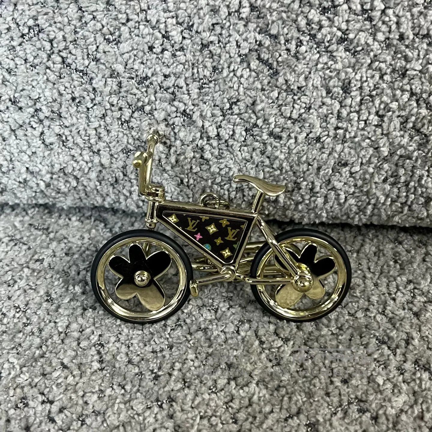 Louis Vuitton Louis Vuitton Gold Bicycle Charm. Size ONE SIZE - 3 Thumbnail