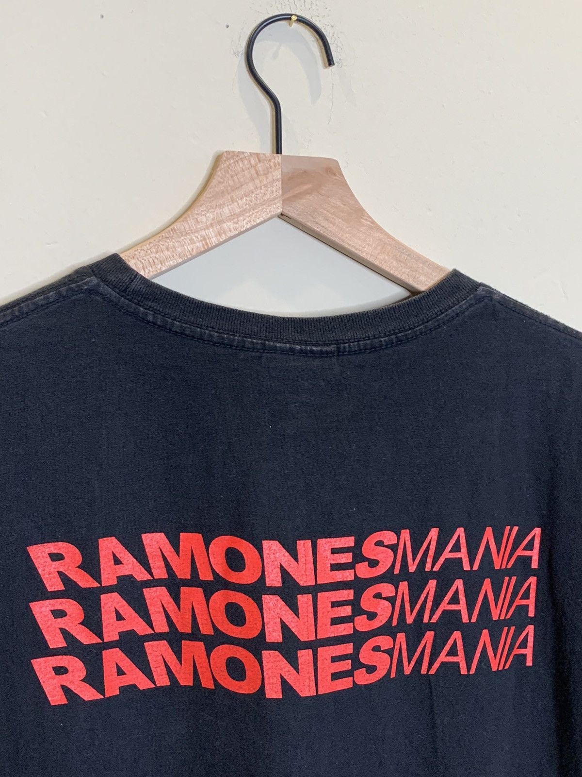 Band Tees × Vintage *RARE* Vintage The Ramones Mania Wall of Fame Band T-Shirt Size US XL / EU 56 / 4 - 4 Thumbnail