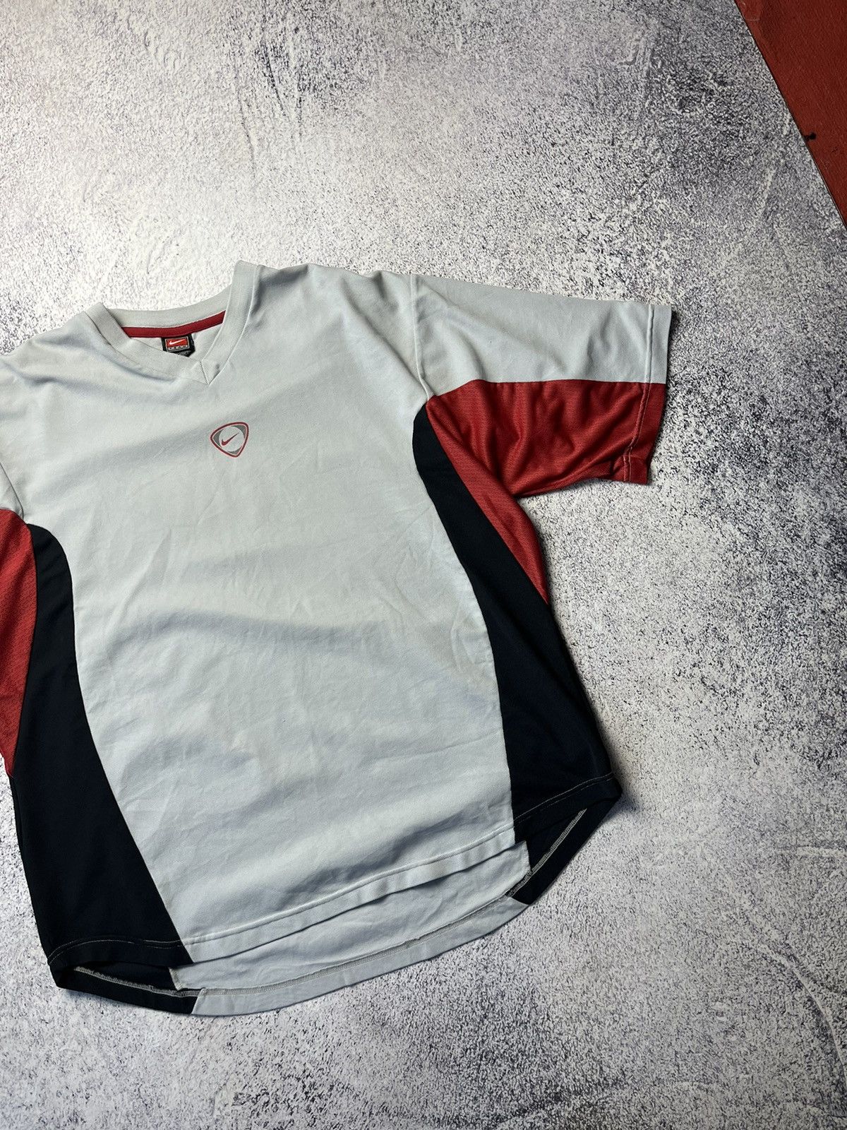 Nike Mens Vintage Nike T-Shirt centre swoosh Rare Size US XL / EU 56 / 4 - 4 Thumbnail