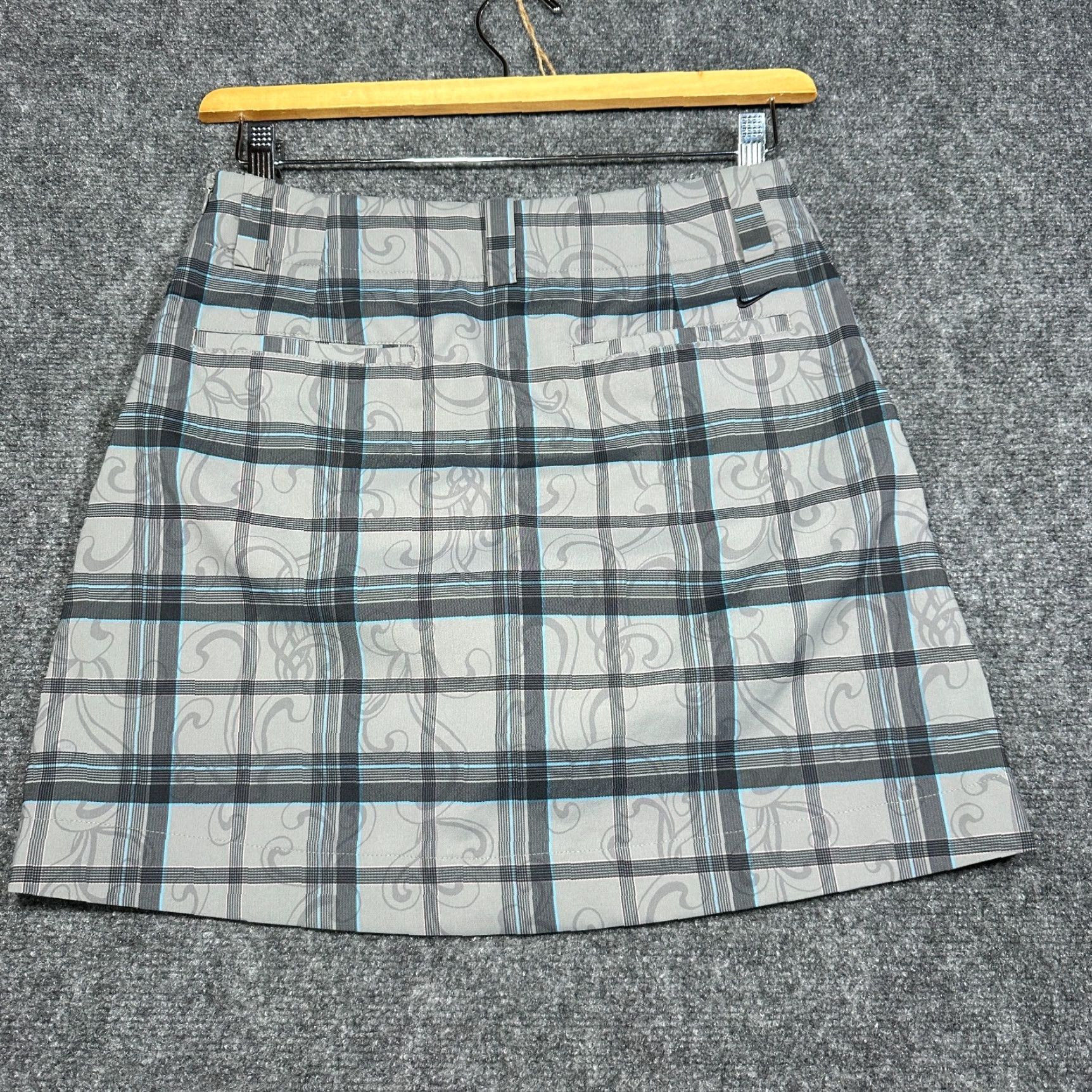 Nike Nike Golf Dri-Fit Skort Womens 4 Gray Plaid Golf Tennis Pockets Zip Side Activewear Skort Womens 4 Gray Plaid Nike Size ONE SIZE - 6 Thumbnail