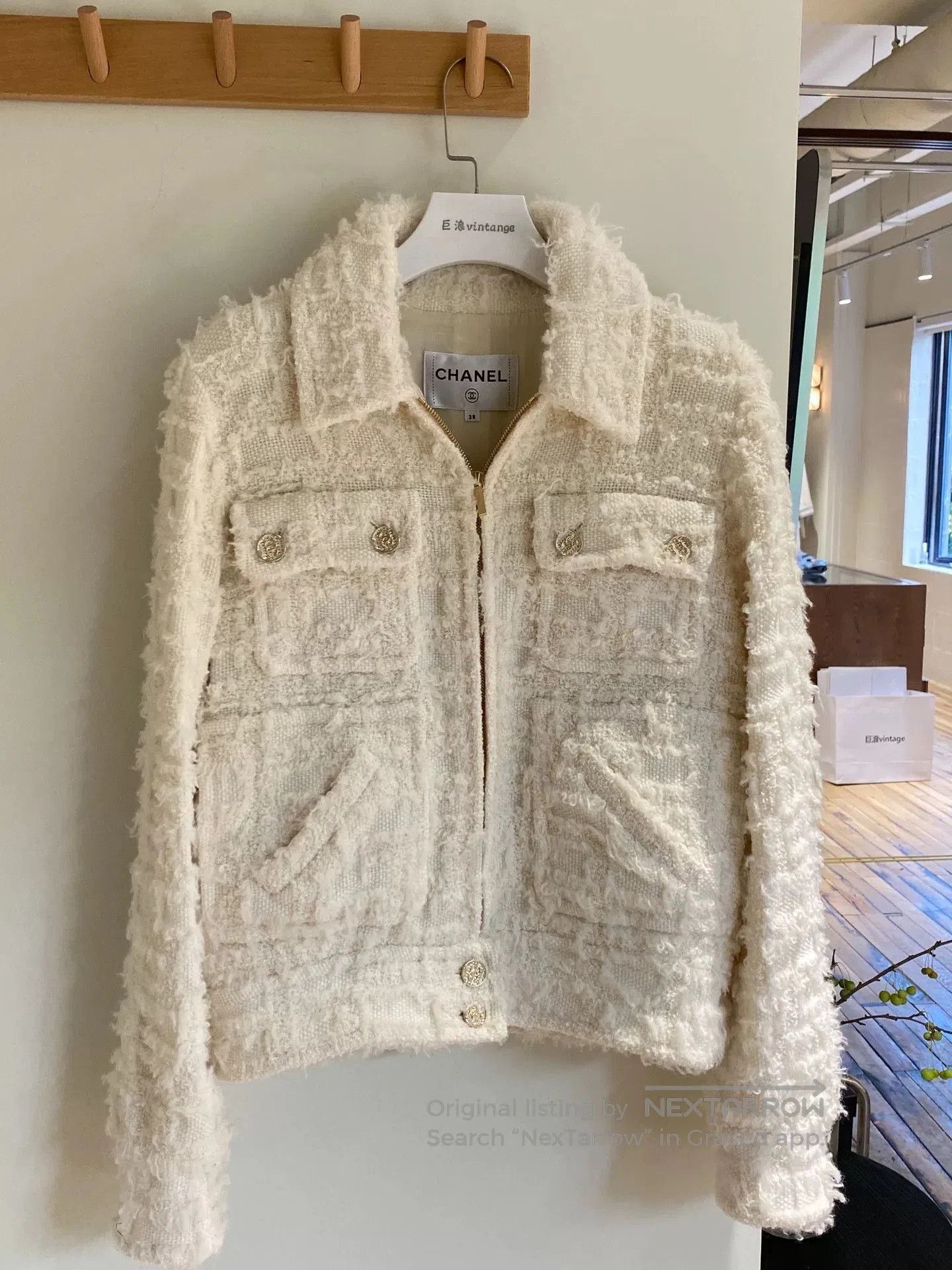 Chanel Chanel 2023 White Collar Jacket. Size US L / EU 52-54 / 3 - 1 Thumbnail
