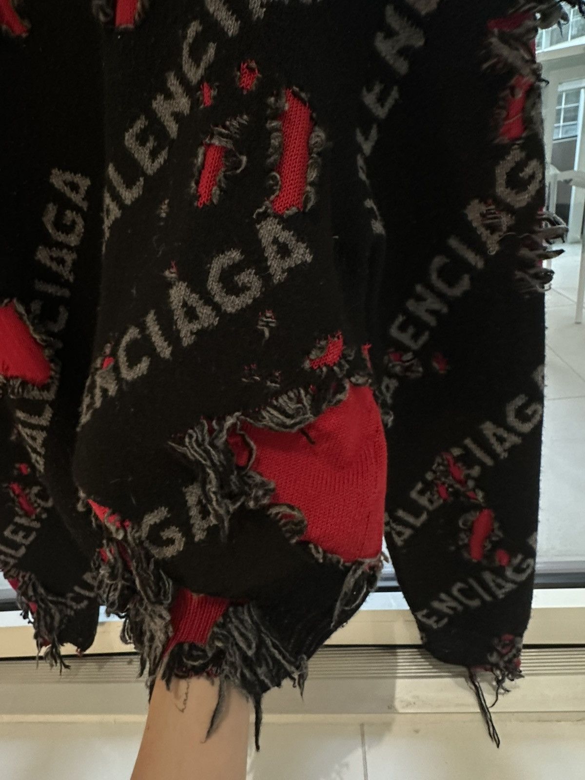 Balenciaga BALENCIAGA DESTROYED LOGO CREW KNIT Size US S / EU 44-46 / 1 - 10 Thumbnail