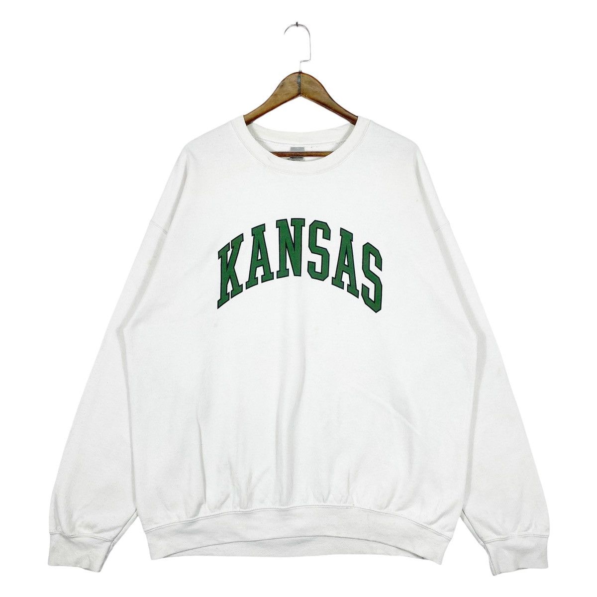 Gildan × Vintage Vintage GILDAN Kansas Crewneck Sweatshirt White Printed Logo Size US XL / EU 56 / 4 - 1 Thumbnail