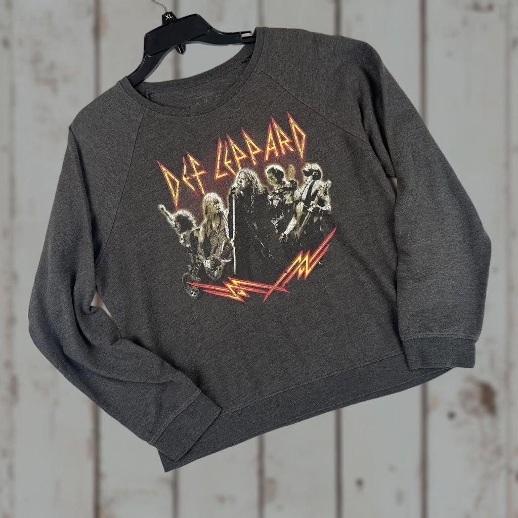 Vintage Def Leppard Sweatshirt Womens Medium Gray Raglan Cropped Graphic Pullover Band Size XL / US 12-14 / IT 48-50 - 1 Thumbnail