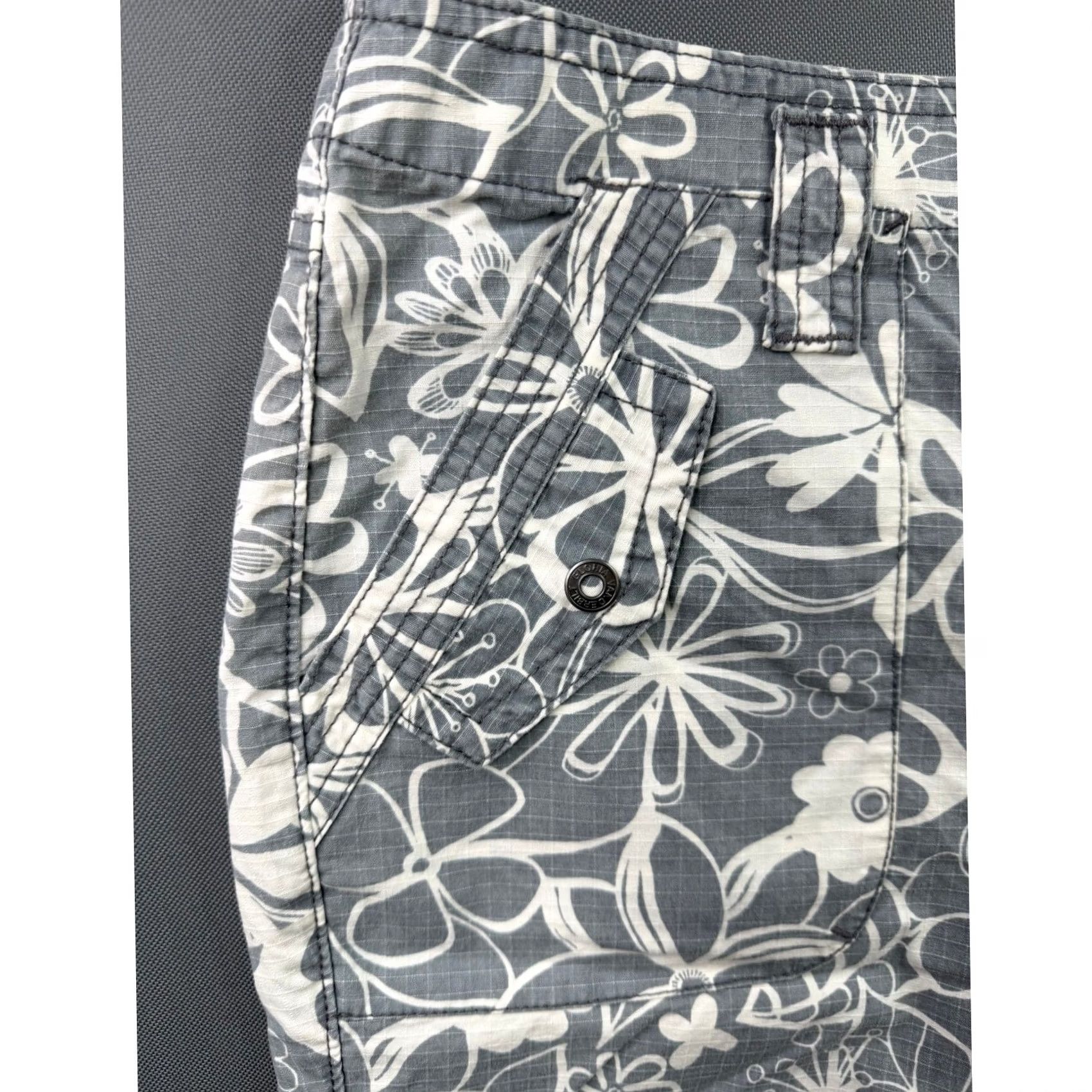 Gloria Vanderbilt Gloria Vanderbilt Capri Pants Womens Grey Floral Drawstring Cargo 16 Size 38" / US 16 / IT 52 - 4 Thumbnail