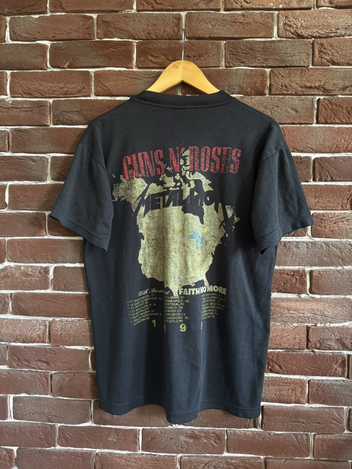 Band Tees Rare Vintage 90s Metallica Guns n Roses Tour Metal Band Tee Size US XL / EU 56 / 4 - 2 Thumbnail