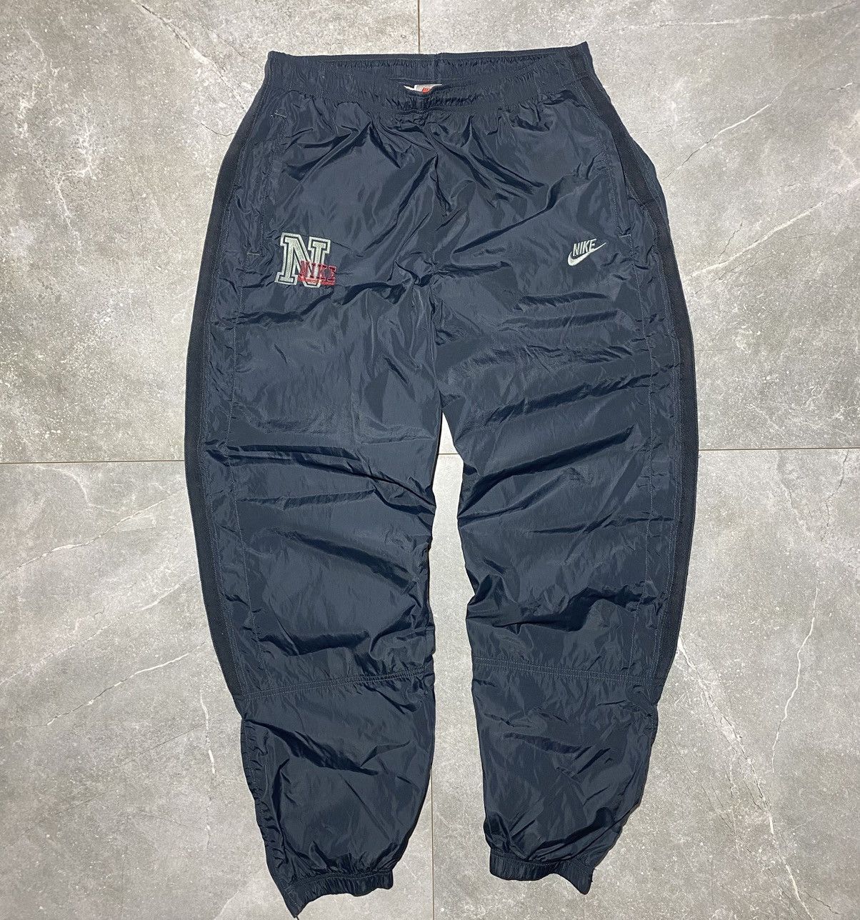 Nike × Vintage Vintage Nike Nylon Beaverton Oregon Track Pants L Size US 34 / EU 50 - 1 Thumbnail