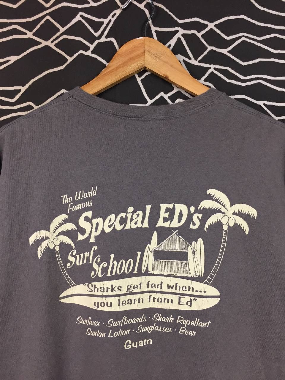 Vintage Vtg Special Ed's The World Famous Surf School Guam Tee Size US L / EU 52-54 / 3 - 3 Thumbnail