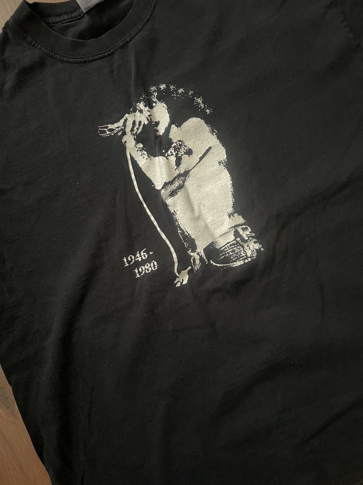 AC/DC × Vintage 90s Bon Scott of AC/DC Remembrance Tee Size US XL / EU 56 / 4 - 2 Thumbnail