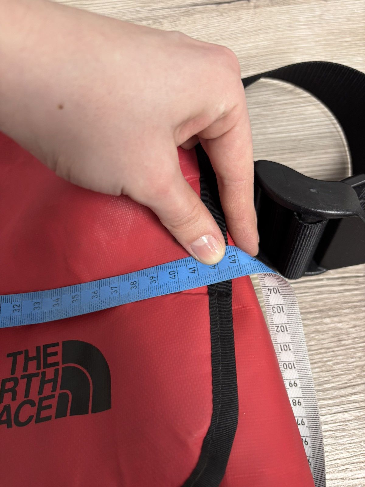 The North Face The North Face Base Camp Voyager Messenger Bag Red Outdoor Size ONE SIZE - 25 Thumbnail