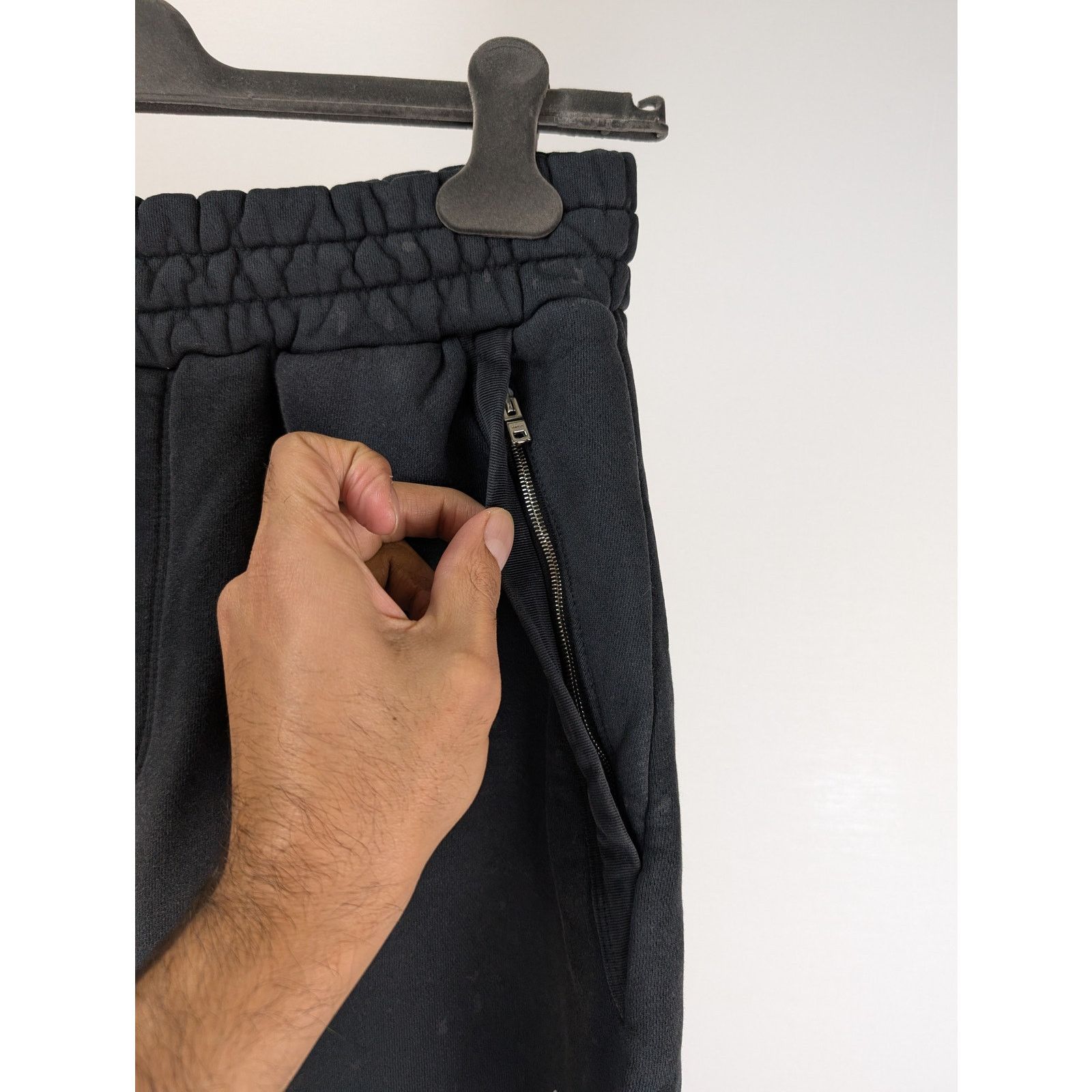 Amiri o1rshd1 Vintage Collegiate Shorts in Black Size US 30 / EU 46 - 4 Thumbnail