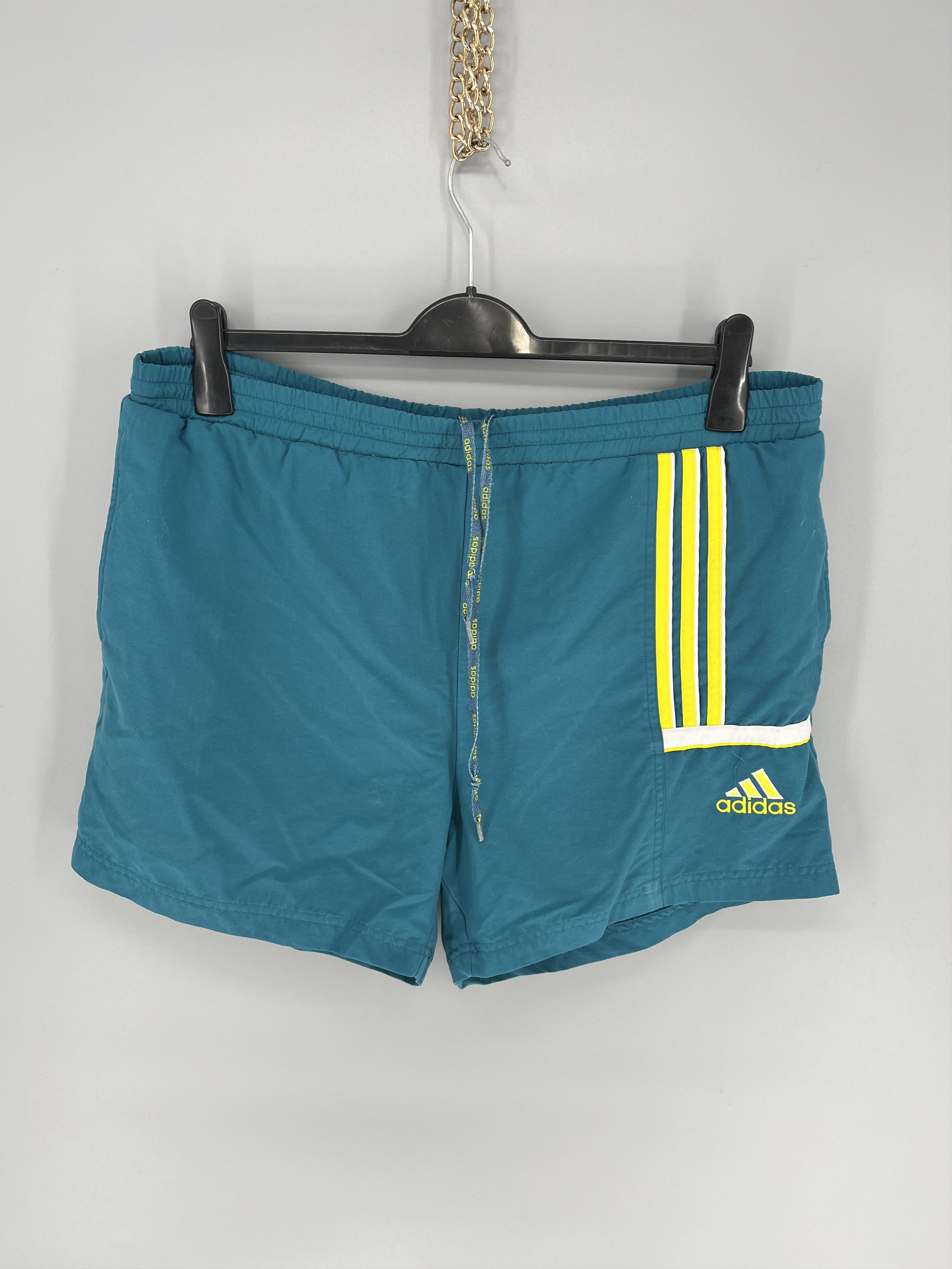 Adidas × Vintage Vintage 90s Adidas Stripes Shorts Streetwear Fashion Size US 36 / EU 52 - 1 Thumbnail