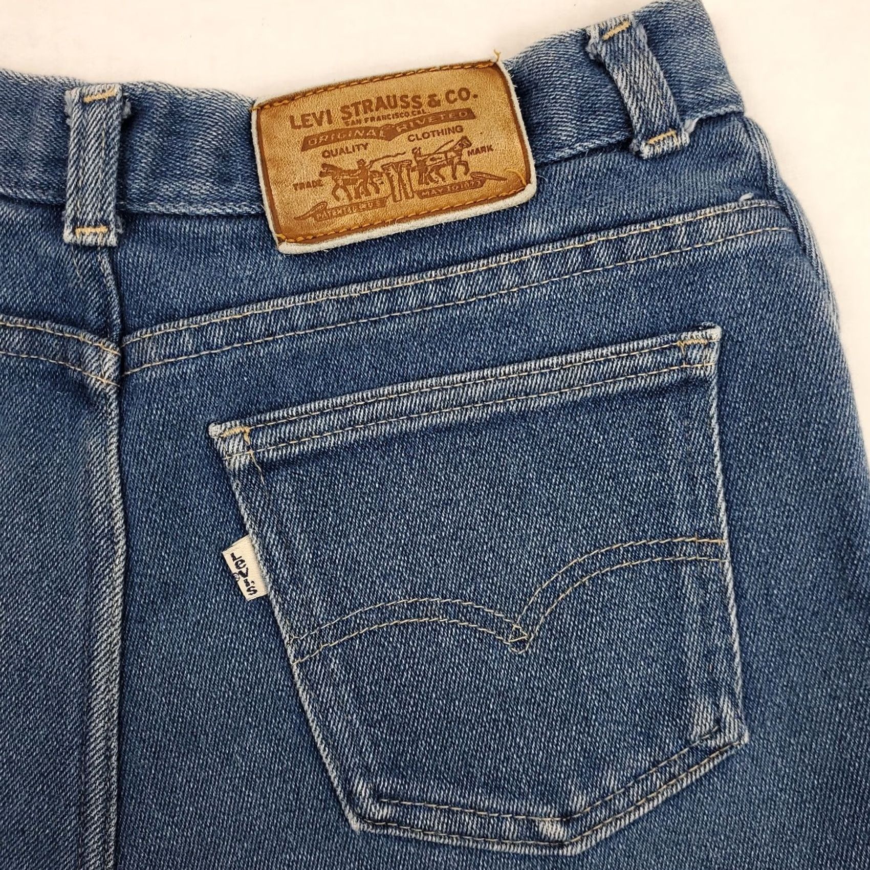 Levi's Vintage Levi's White Tab Blue Jean Cut Offs Womens Size 16 W30 x 3" Inseam Rockabilly Denim Jeans 1970s US Levis Mens Womens Girls Size 38" / US 16 / IT 52 - 4 Thumbnail