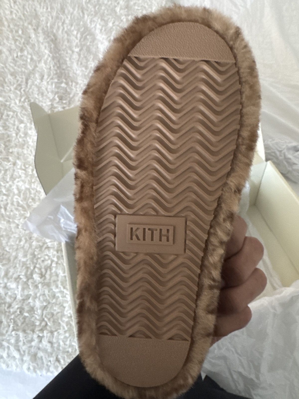 Kith Kithmas Women monogram Shearling Slippers Size US 5 / IT 35 - 7 Thumbnail
