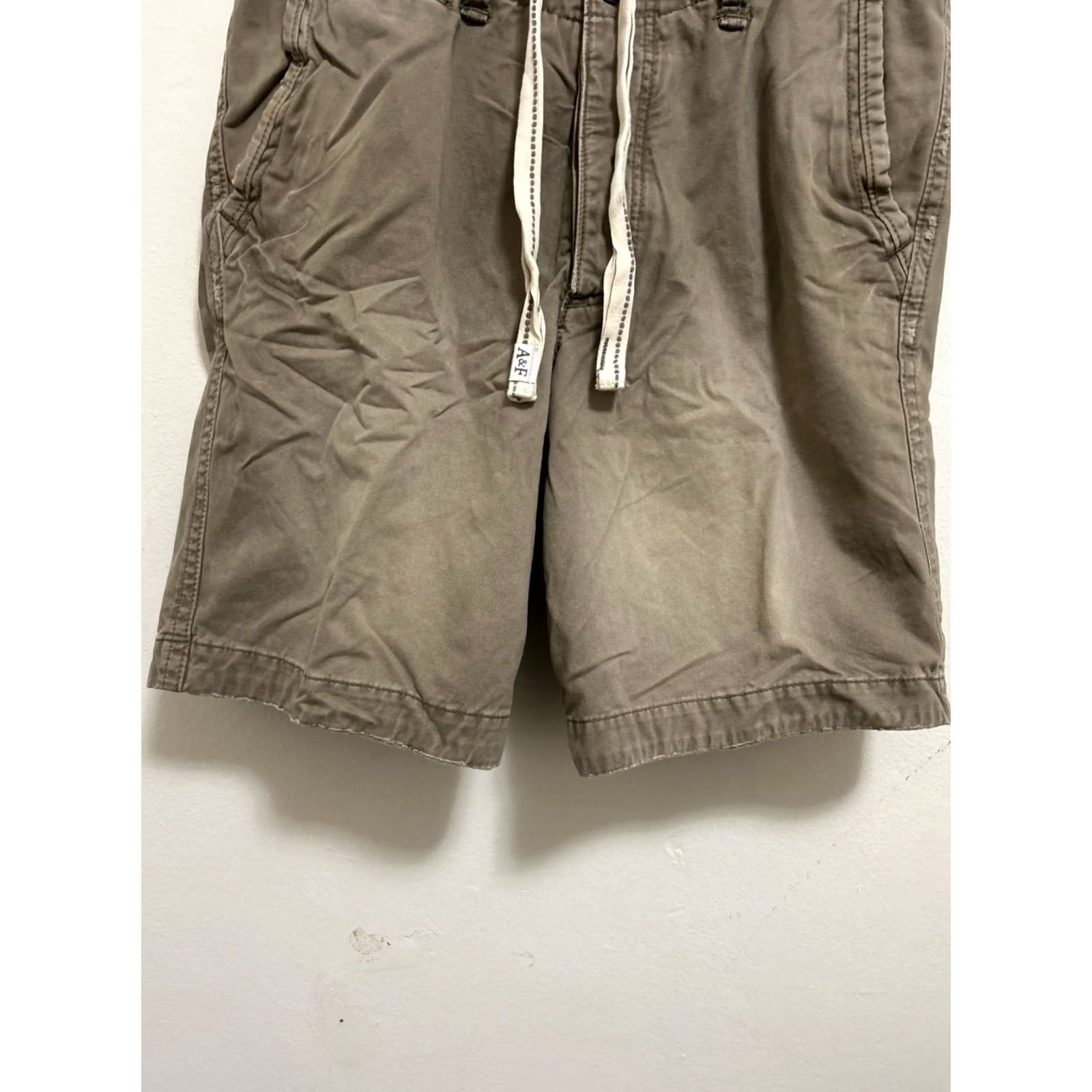 Abercrombie & Fitch VINTAGE Abercrombie & Fitch Cargo Shorts Mens 33 Beige Twill Cotton 90s Army Preppy Easy Care Pockets Regular Front Flat Front Size US 33 - 3 Thumbnail