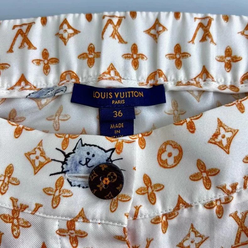 Louis Vuitton Louis Vuitton Presbyopic print cat silk shorts 2501-Nextarr Size US 36 / EU 52 - 3 Thumbnail
