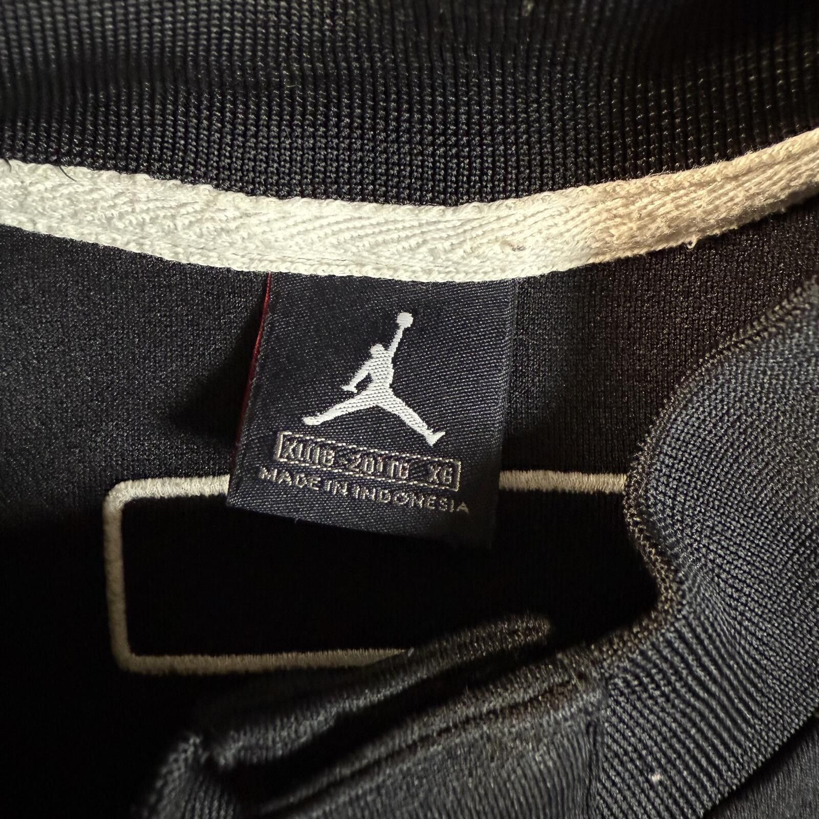 Jordan Brand Vintage Jordan Button Up Warm Up Shirt XL Black Red Size US XL / EU 56 / 4 - 3 Thumbnail