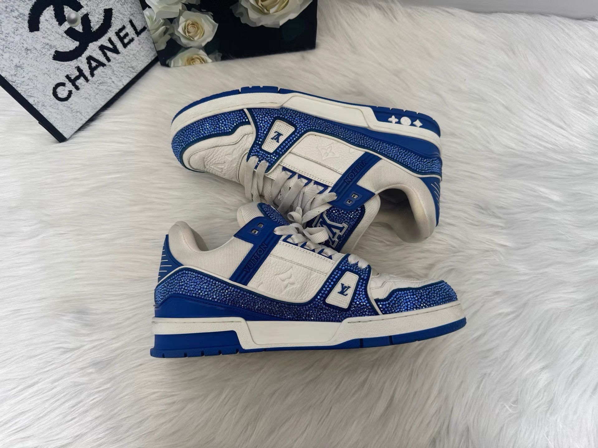 Louis Vuitton LV Trainer Classic White-Blue Full Rhinestone Sneaker K36 Size US 8 / EU 41 - 6 Thumbnail