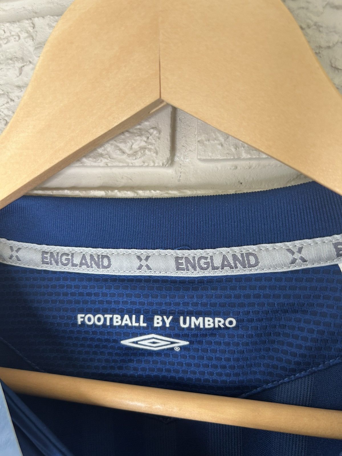 Umbro Vintage Umbro England 2005 Training Jersey Size US L / EU 52-54 / 3 - 11 Thumbnail