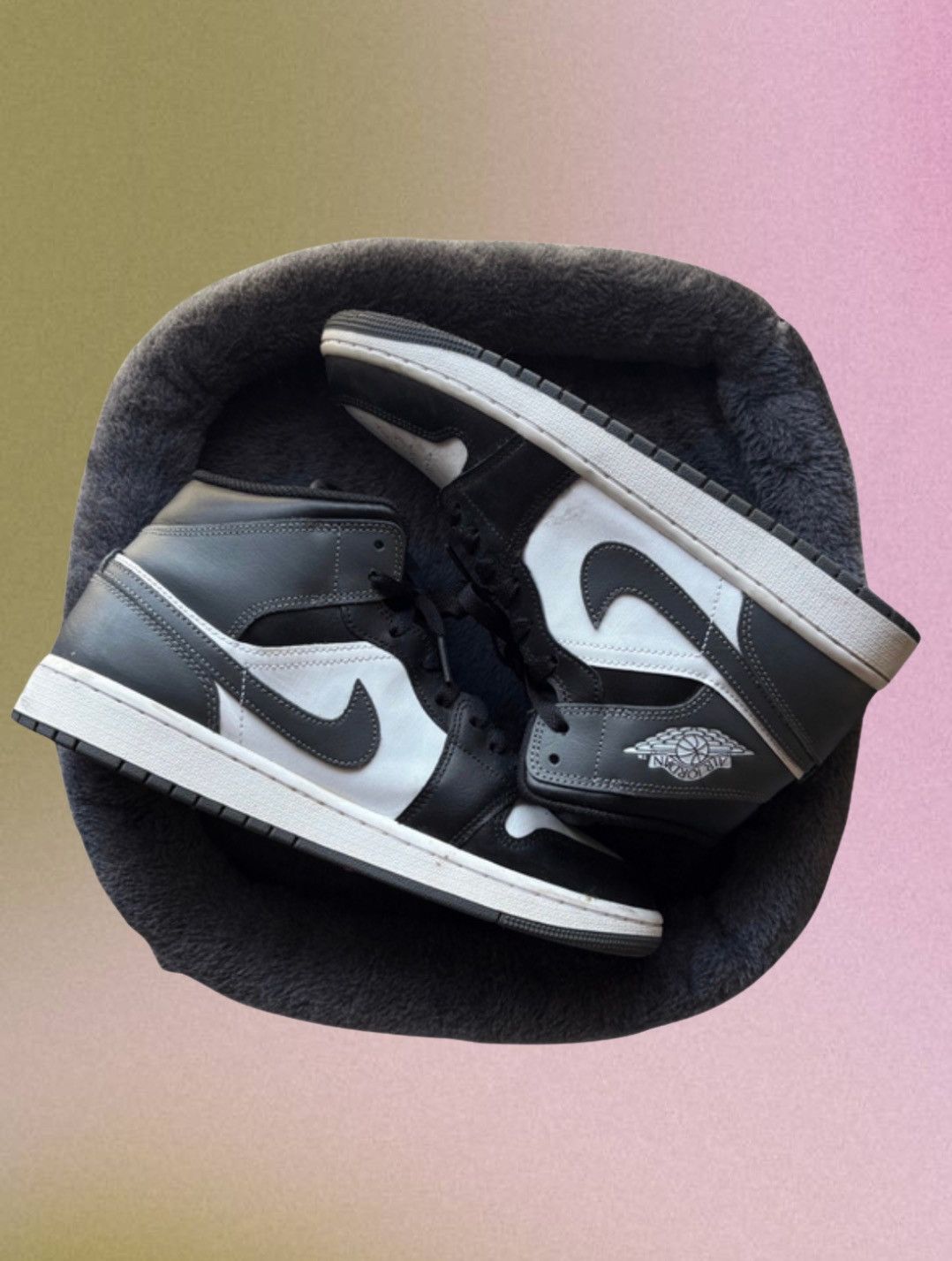 Jordan Brand Jordan 1 Mid Size US 9 / EU 42 - 1 Thumbnail