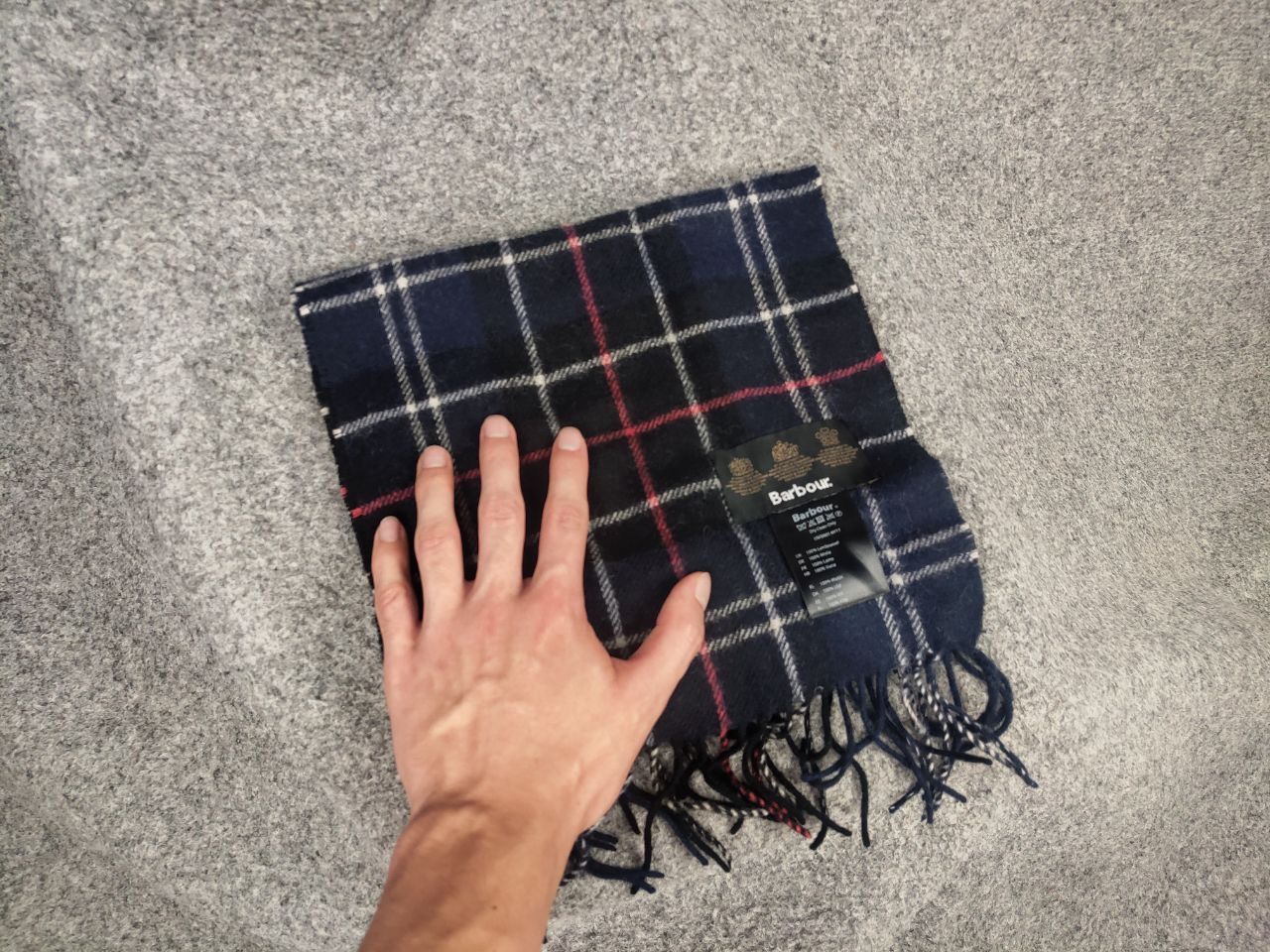 Barbour Barbour Classic woolen scarf in a dark blue check Unisex Size ONE SIZE - 6 Thumbnail