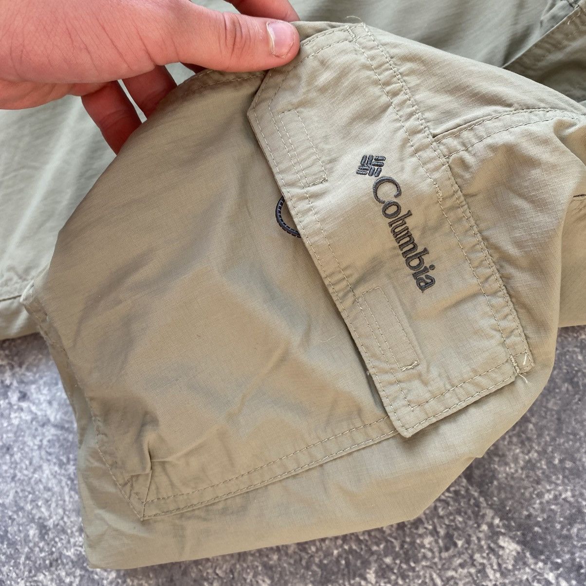 Columbia Men’s Columbia Small logo Cargo outdoor shorts Size US 32 / EU 48 - 5 Thumbnail