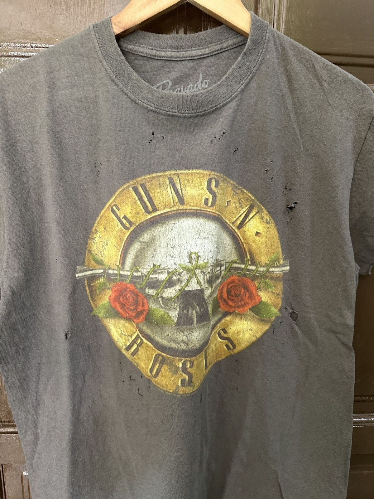 Band Tees × Guns N' Roses Gun n roses Bravado graphic logo Big hole shirt Size US M / EU 48-50 / 2 - 5 Thumbnail