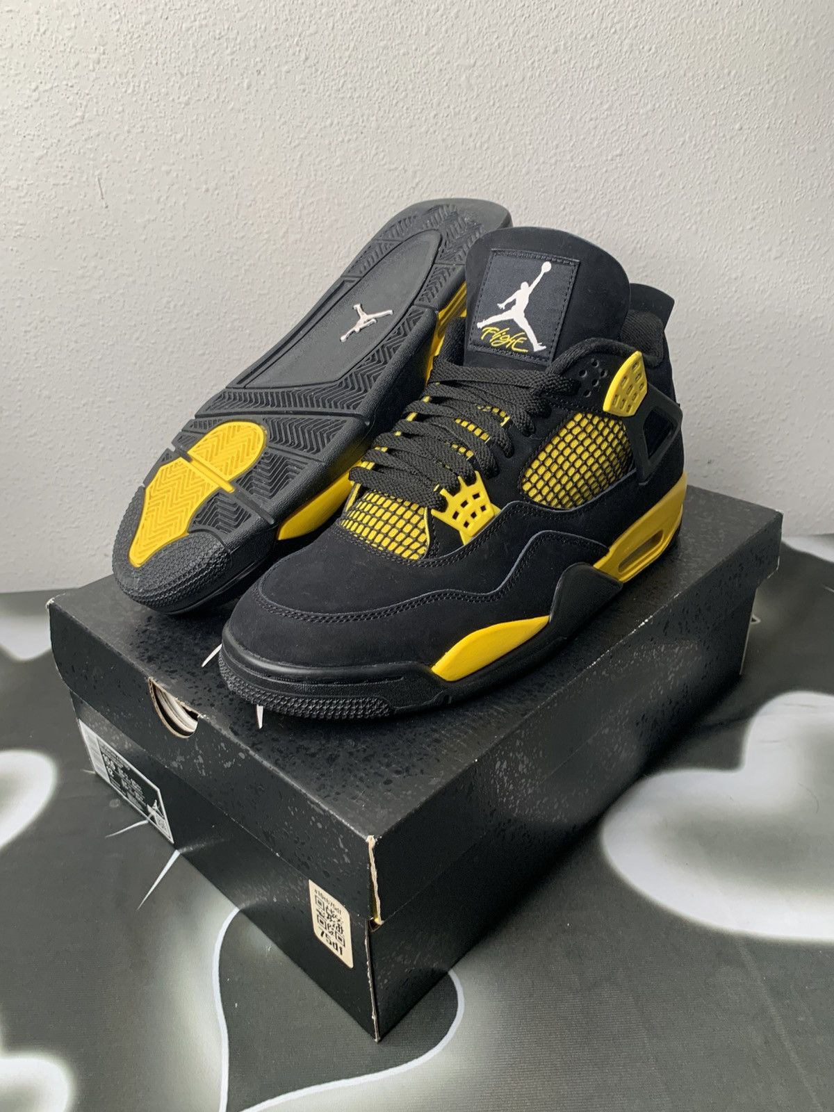 Air Jordan 4 Retro Thunder 2023