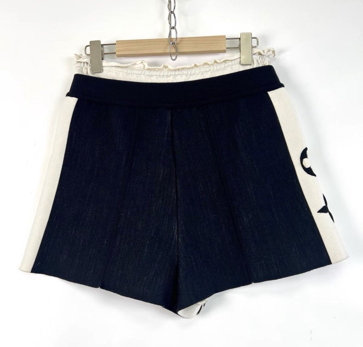 Louis Vuitton Louis Vuitton Monogram Embroidery Stripe Knit Shorts K12 Size 28" / US 6 / IT 42 - 2 Thumbnail