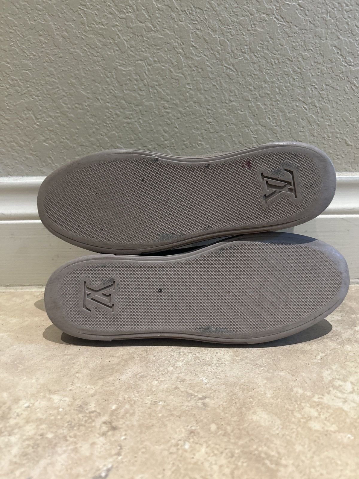Louis Vuitton Louis Vuitton Taupe Leather hightop sneaker 39/8.5 Size US 8.5 / IT 38.5 - 7 Thumbnail