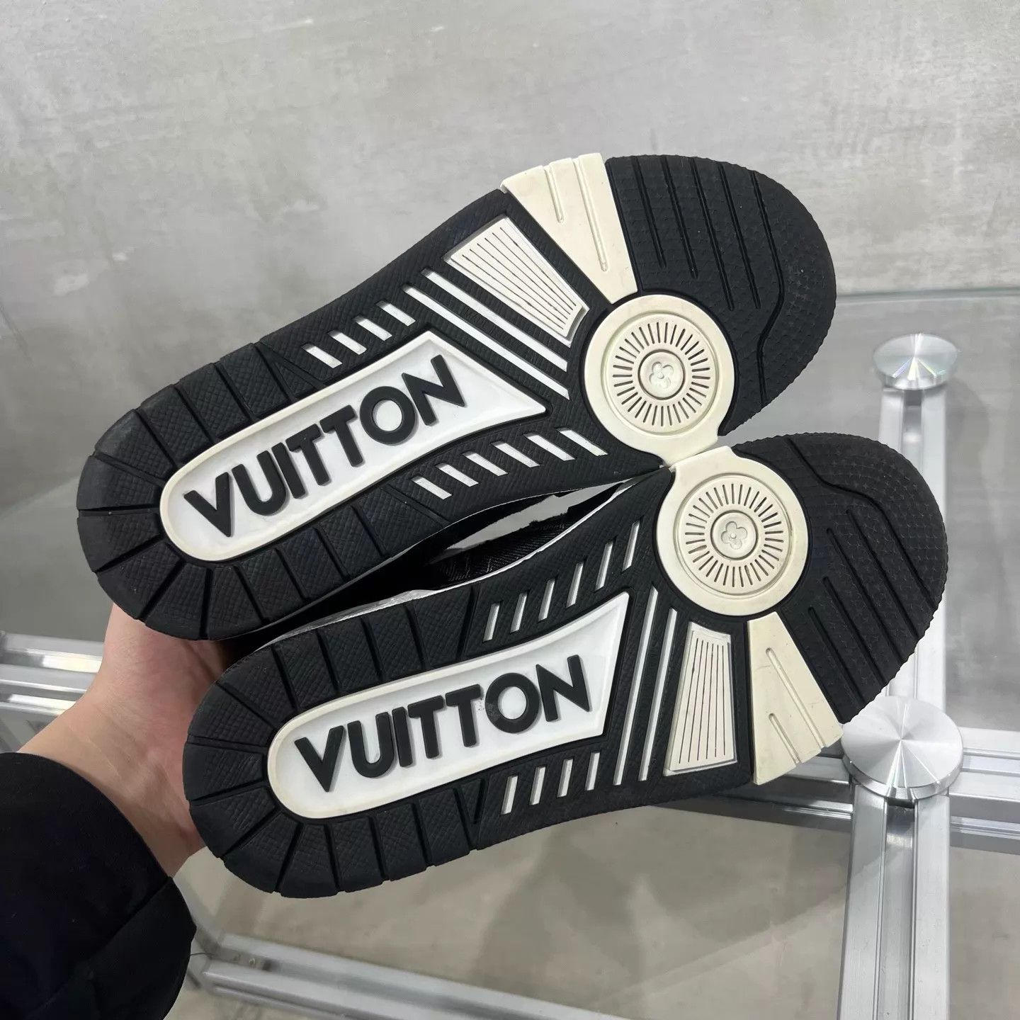 Louis Vuitton LV Trainer Black White Denim 1.5/35.5 Size US 5 / IT 35 - 7 Thumbnail