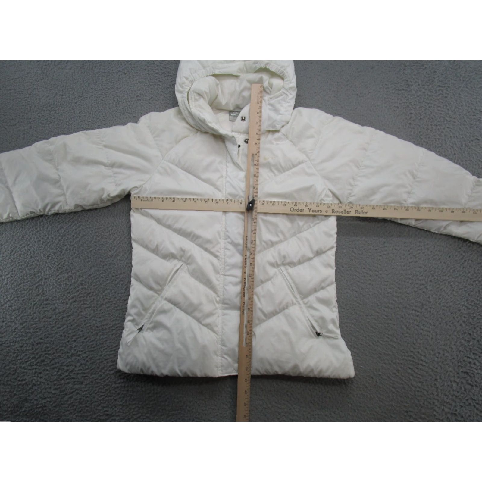 Nike VINTAGE Nike Sportswear Silver Tag Jacket Women's White Down Fill Puffer Size M Read Size M / US 6-8 / IT 42-44 - 6 Thumbnail