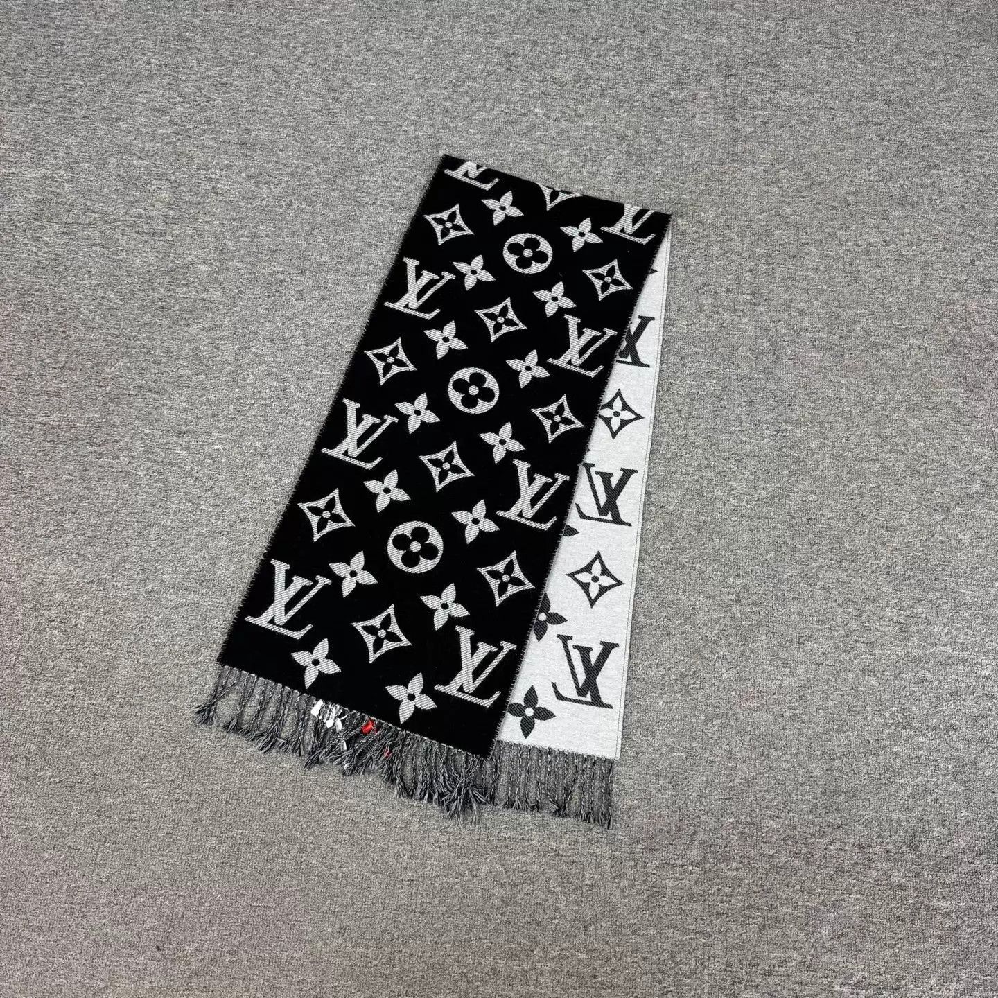 Louis Vuitton LV Monogram Allover Black Gray 2-sided Wool Scarf Mint Size ONE SIZE - 2 Thumbnail