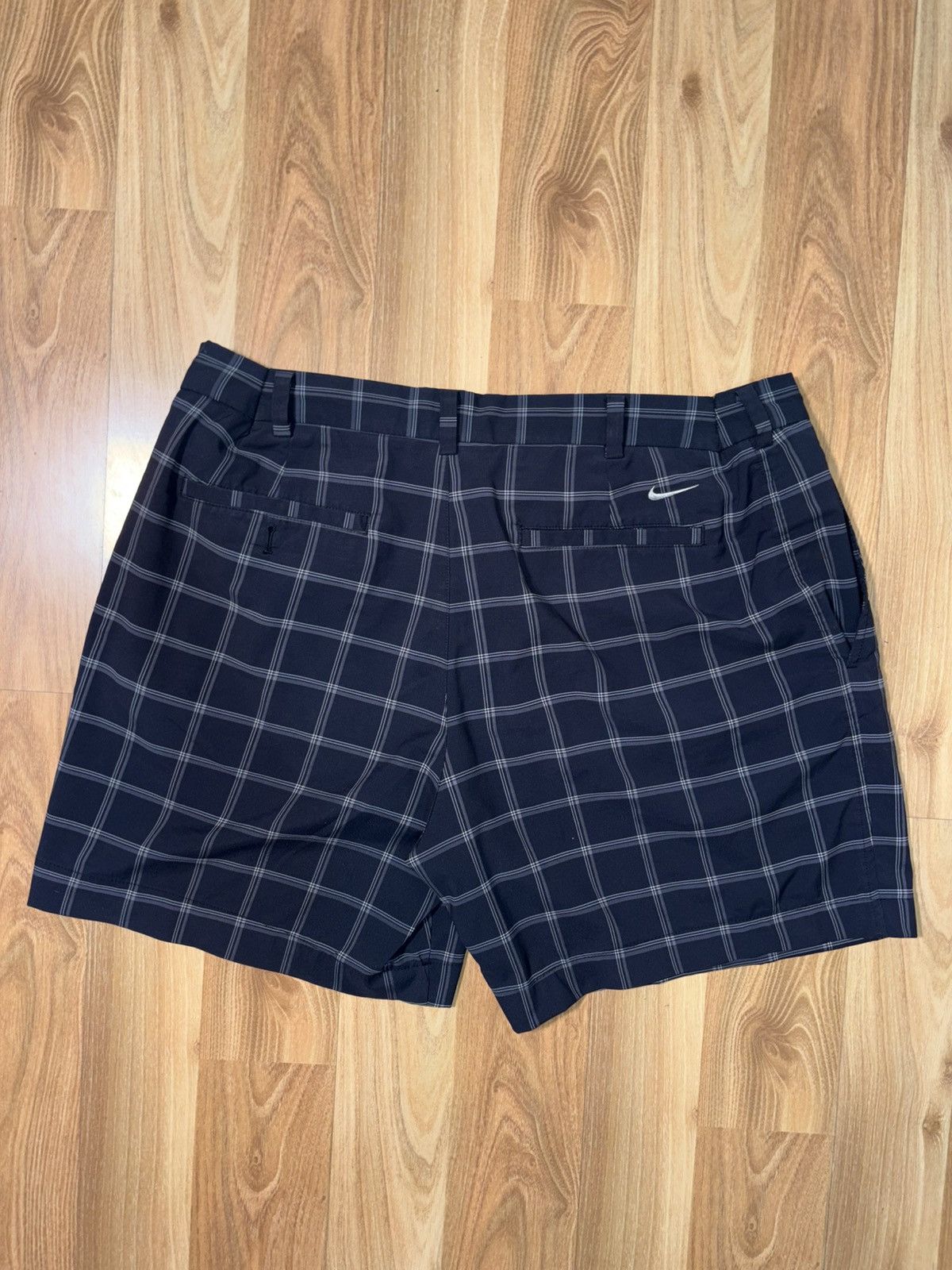Nike Nike Golf Black chequered button up shorts size 36 Size US 36 / EU 52 - 2 Thumbnail