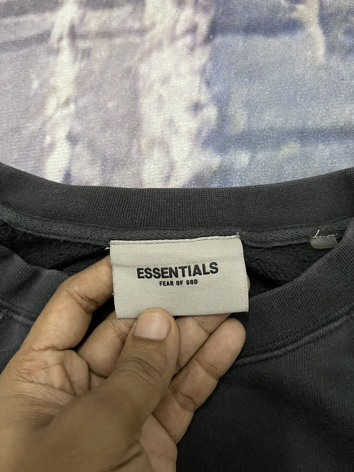 Fear of God ESSENTIALS FEAR OF GOD RUBBER LOGO CREWNECK OVERSIZE STYLE Size US S / EU 44-46 / 1 - 7 Thumbnail