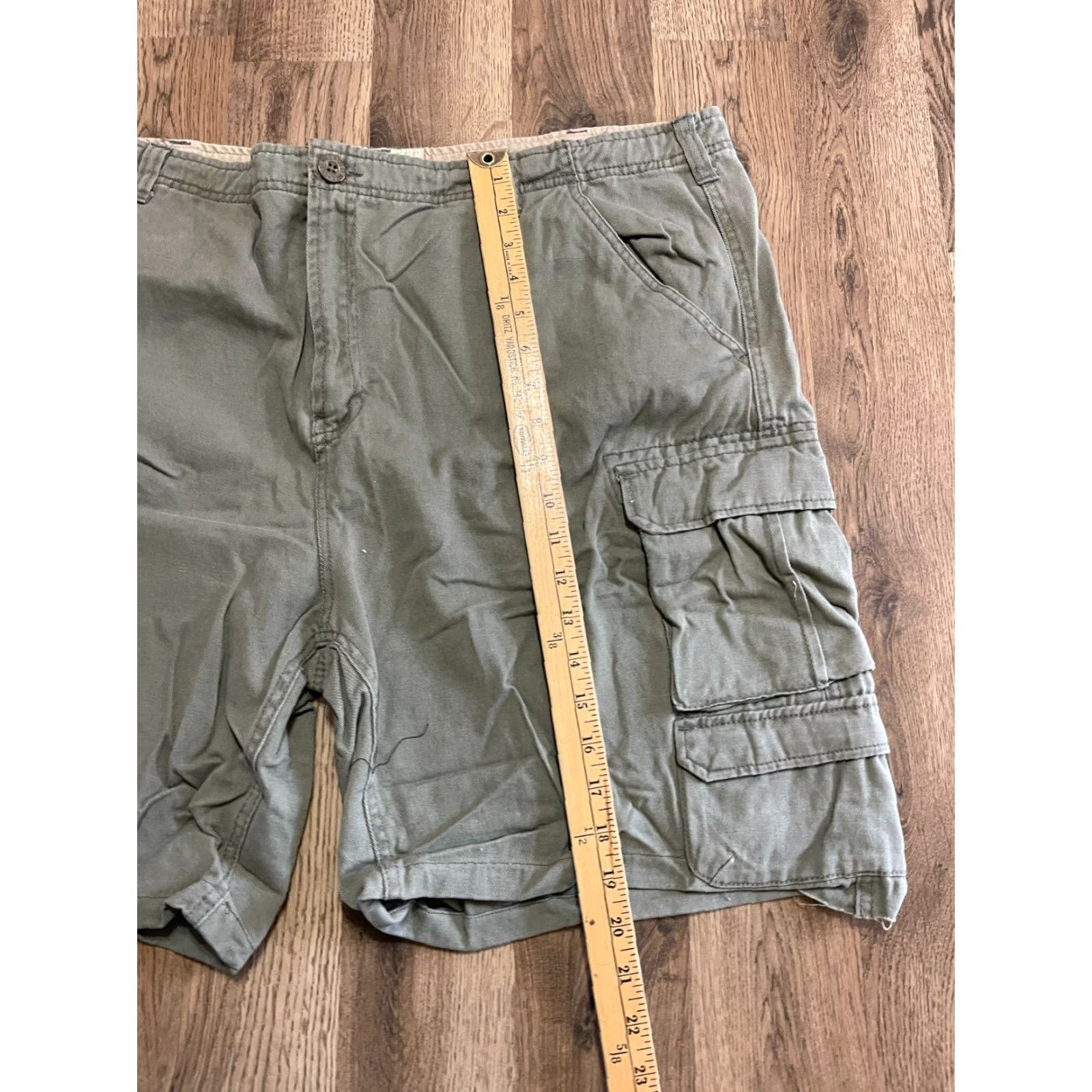 MILLY Old Mill Men’s Cargo Shorts, 42, Green, Relaxed Fit, Multi Pockets, Cargo Short, Vintage? No. Size US 42 / EU 58 - 7 Thumbnail