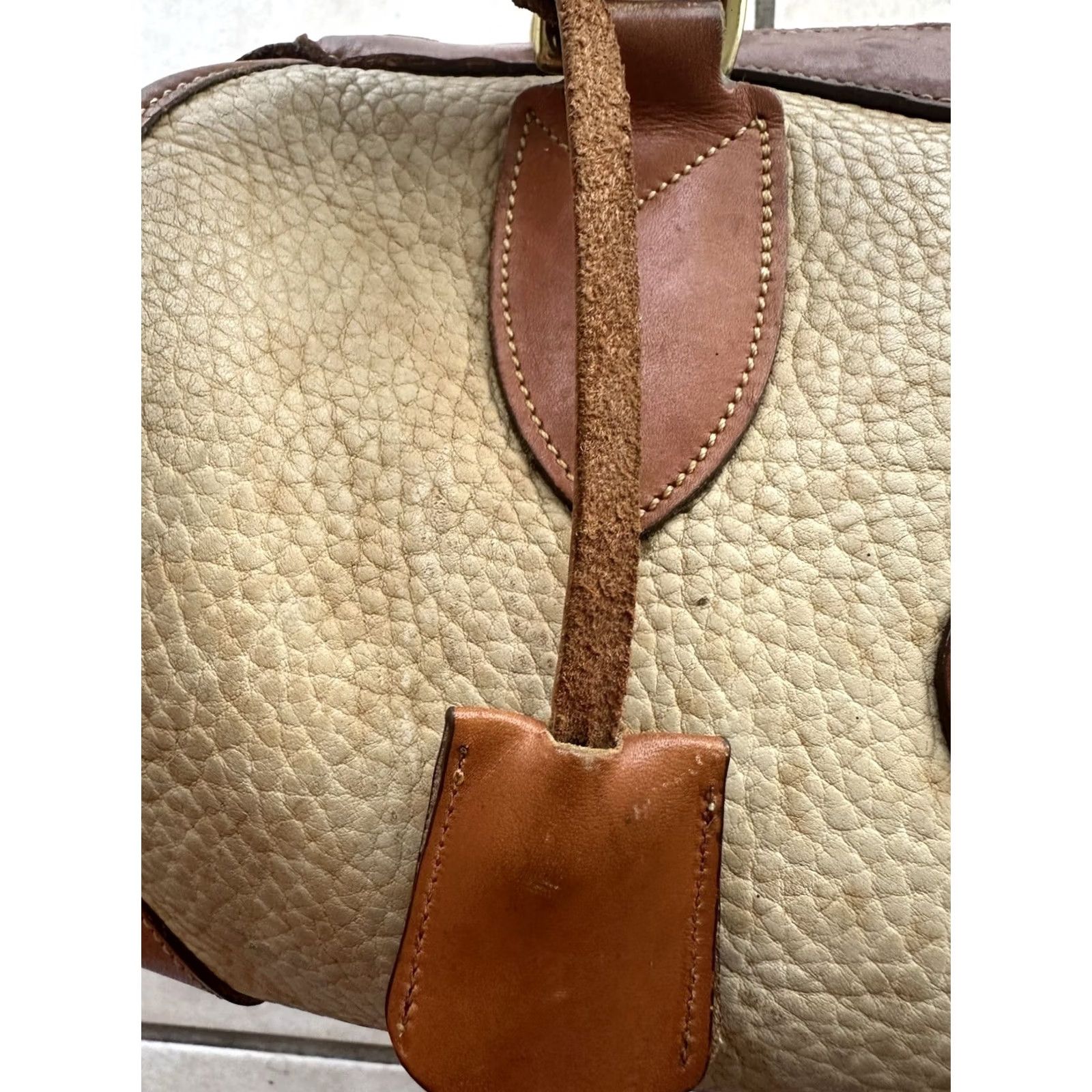 Dooney & Bourke VINTAGE Dooney & Bourke Pebble Leather Purse With Lock Shoulder Bag Cream 80s USA RARE Size ONE SIZE - 4 Thumbnail