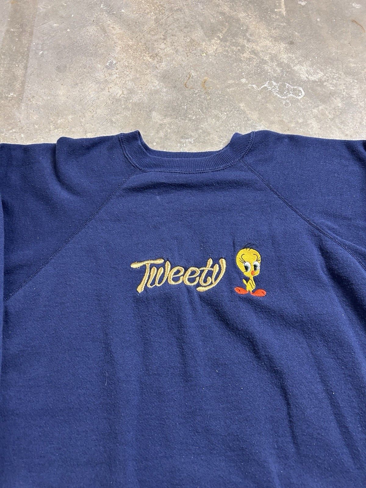 Vintage Vintage 90’s Tweety Embroidered Sweatshirt Large Boxy Size US L / EU 52-54 / 3 - 2 Thumbnail