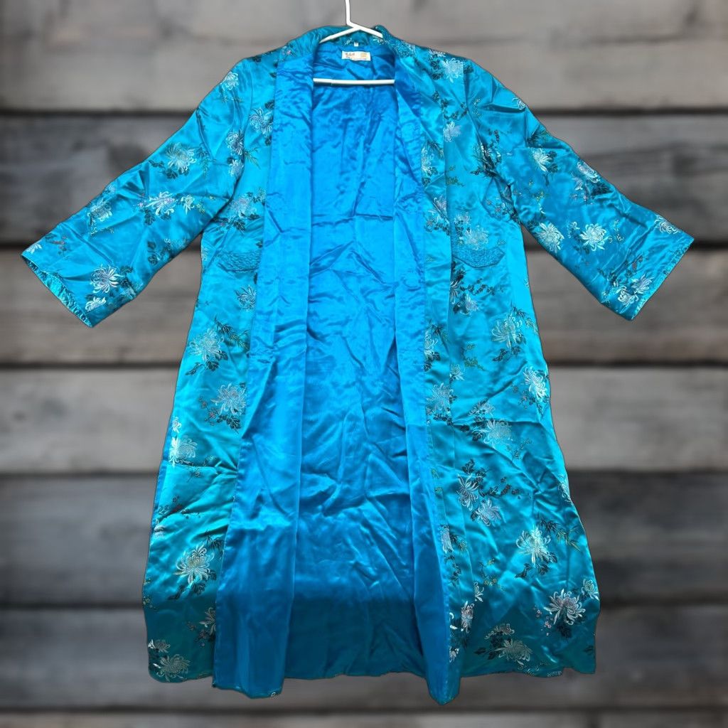 Vintage VINTAGE Longevity Robe Womens L/XL? Blue Traditional Kimono Floral Embossed 90s Size ONE SIZE - 1 Thumbnail